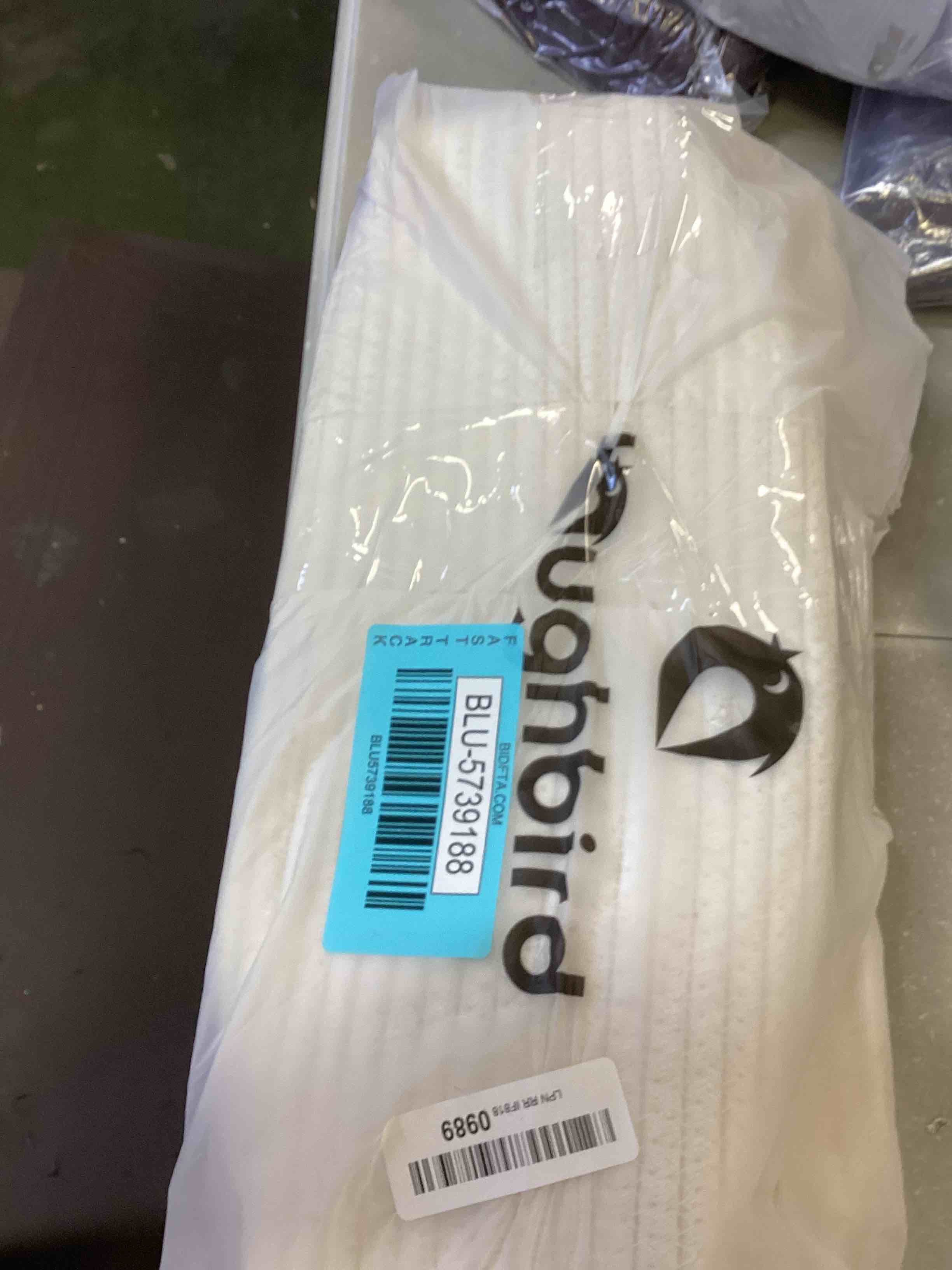 https://s3.amazonaws.com/lotting-images-prod/bidfta/BLU5739188_1713557474928.jpeg