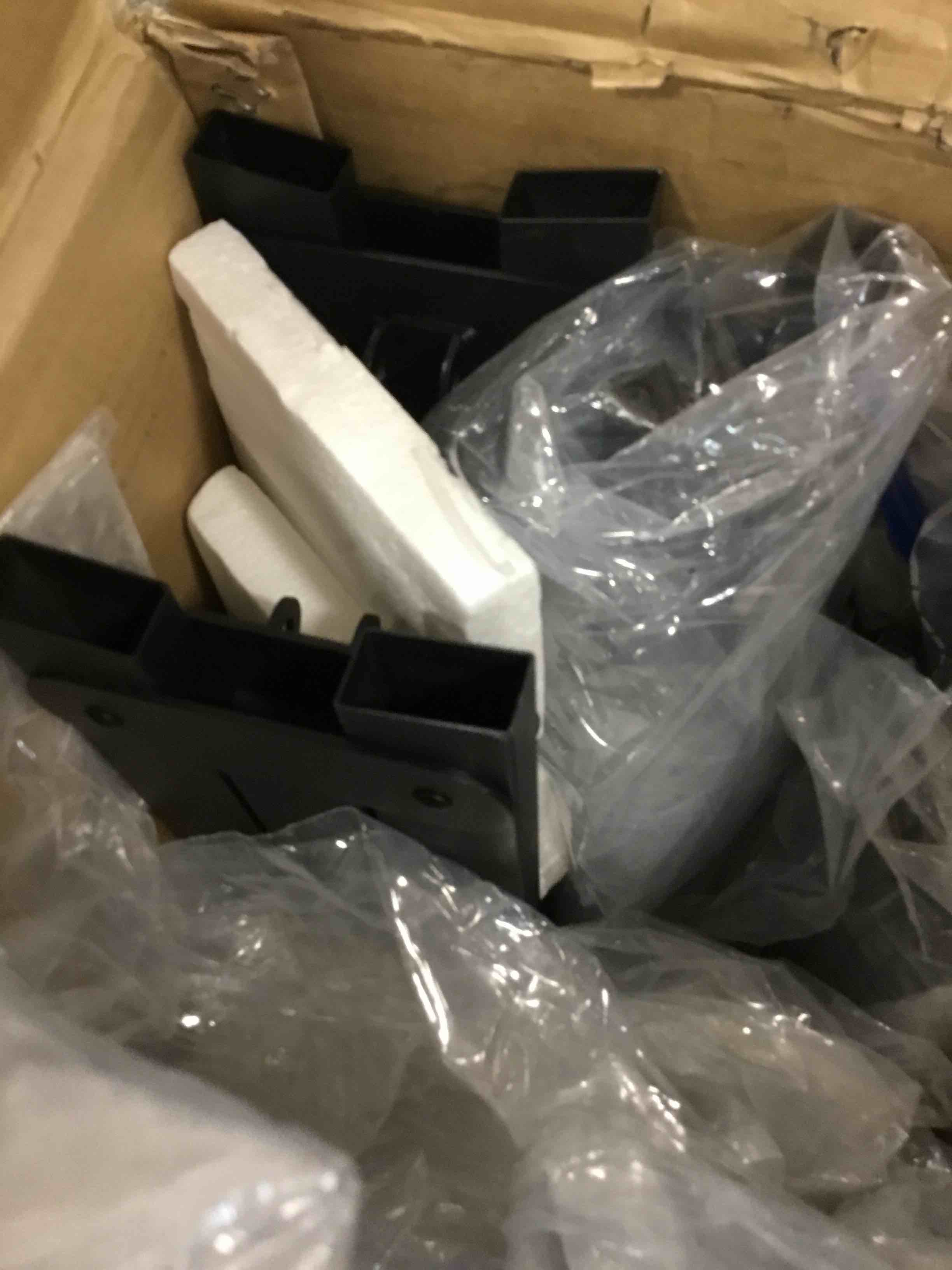 https://s3.amazonaws.com/lotting-images-prod/bidfta/BLU5739679_1713273803649.jpeg