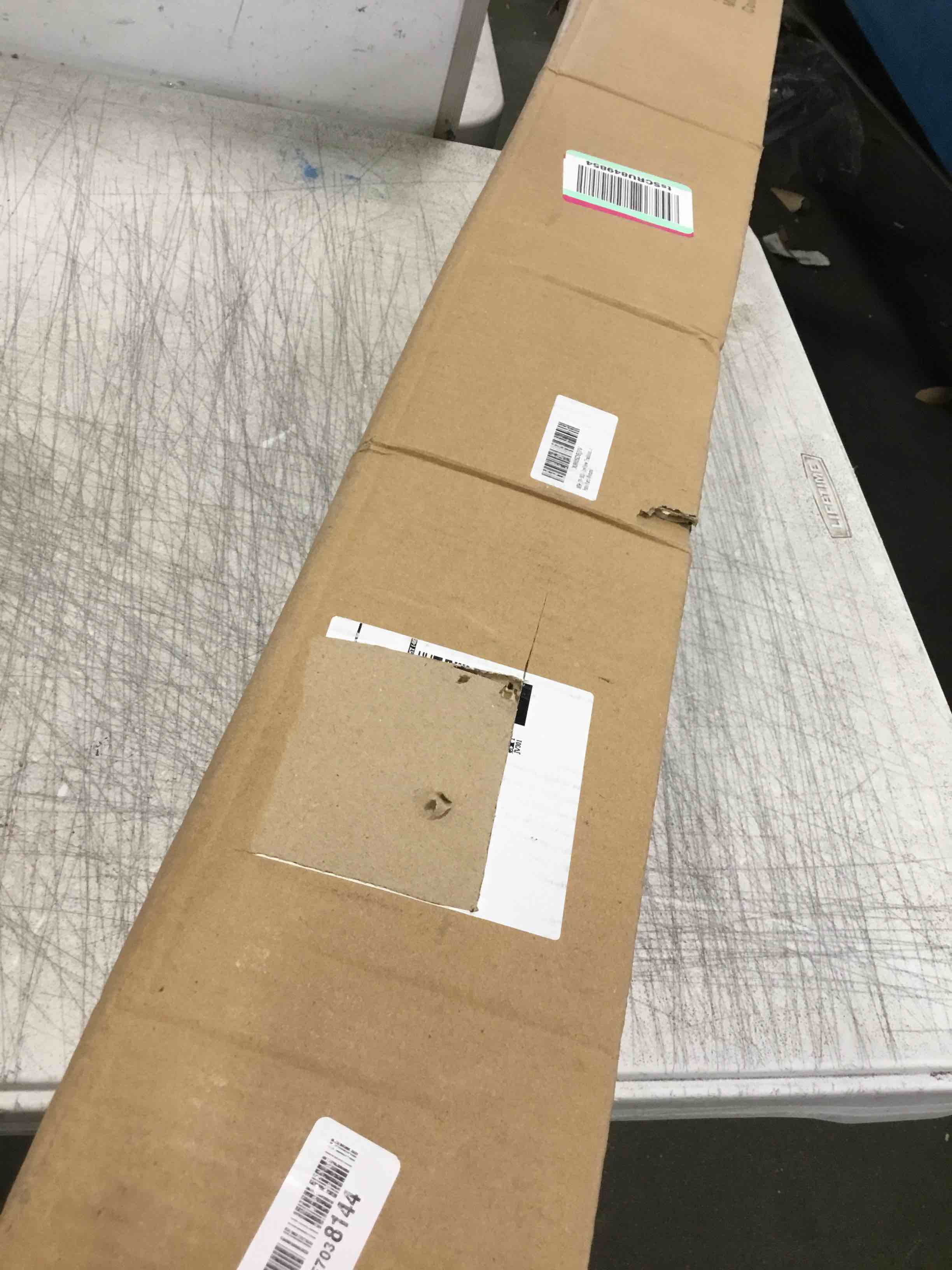 https://s3.amazonaws.com/lotting-images-prod/bidfta/BLU5740497_1713797890743.jpeg