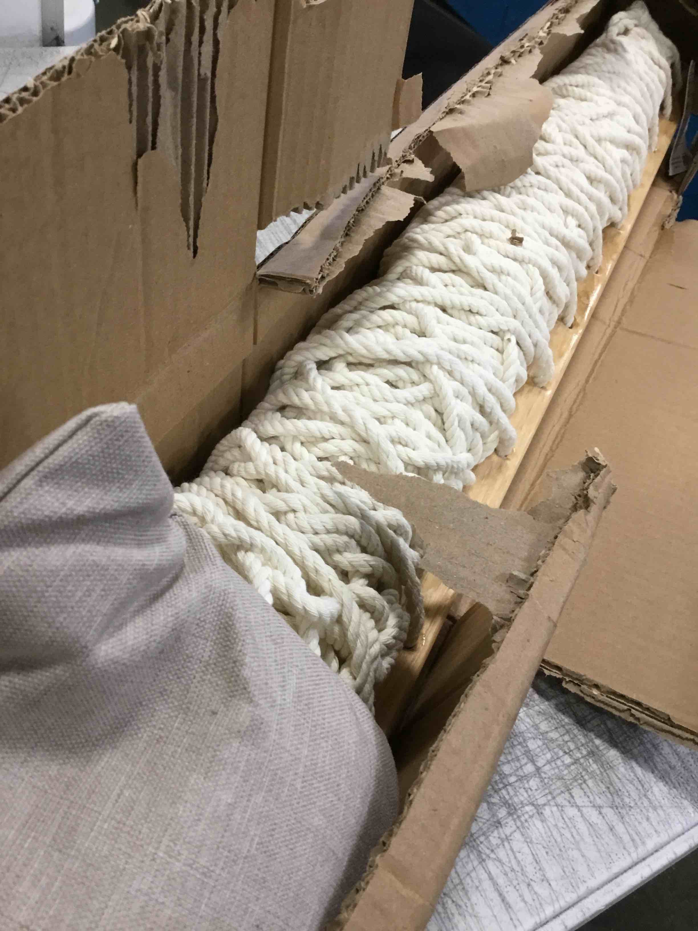 https://s3.amazonaws.com/lotting-images-prod/bidfta/BLU5740497_1713797997381.jpeg