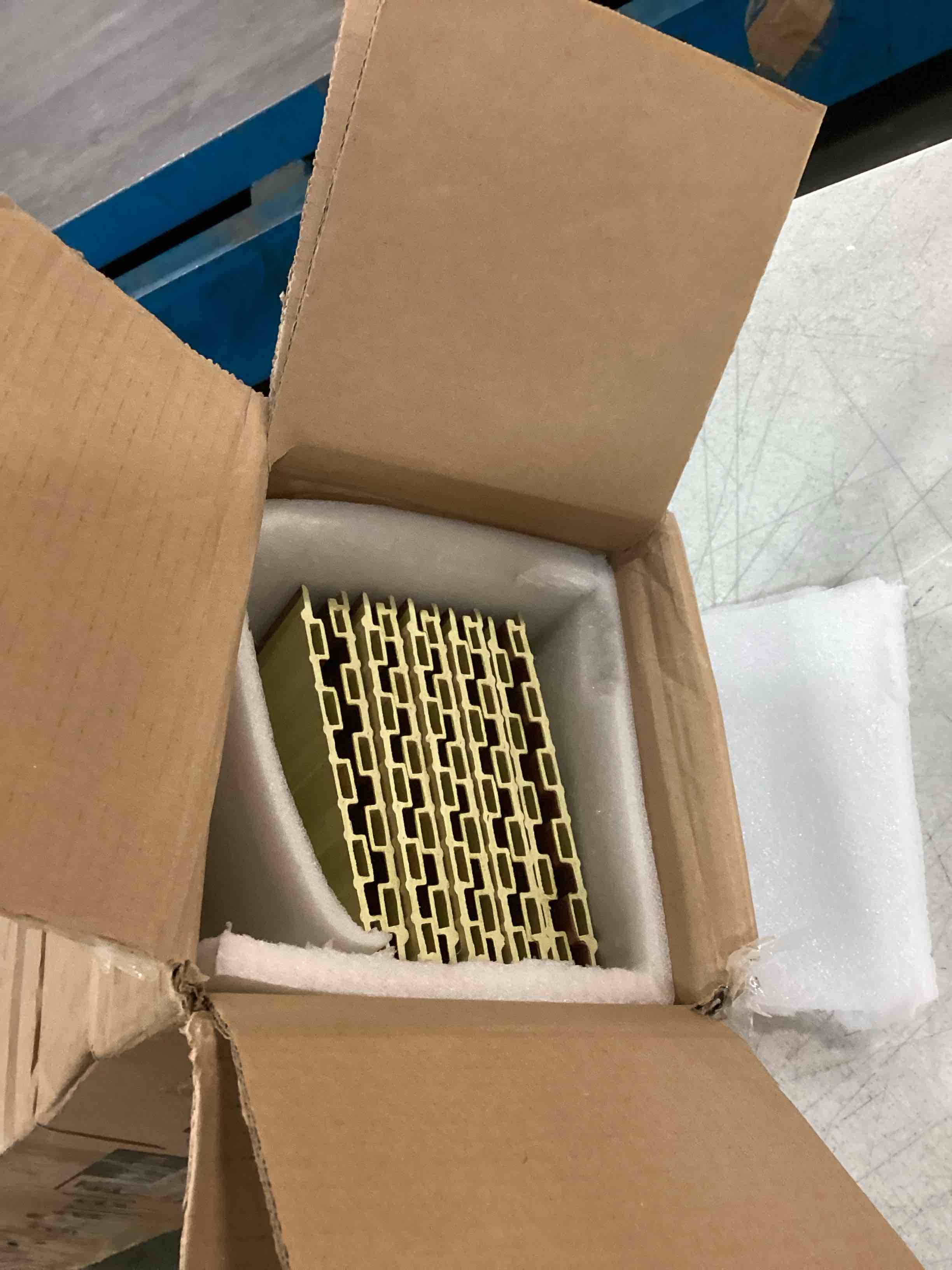 https://s3.amazonaws.com/lotting-images-prod/bidfta/BLU5741035_1713808953454.jpeg