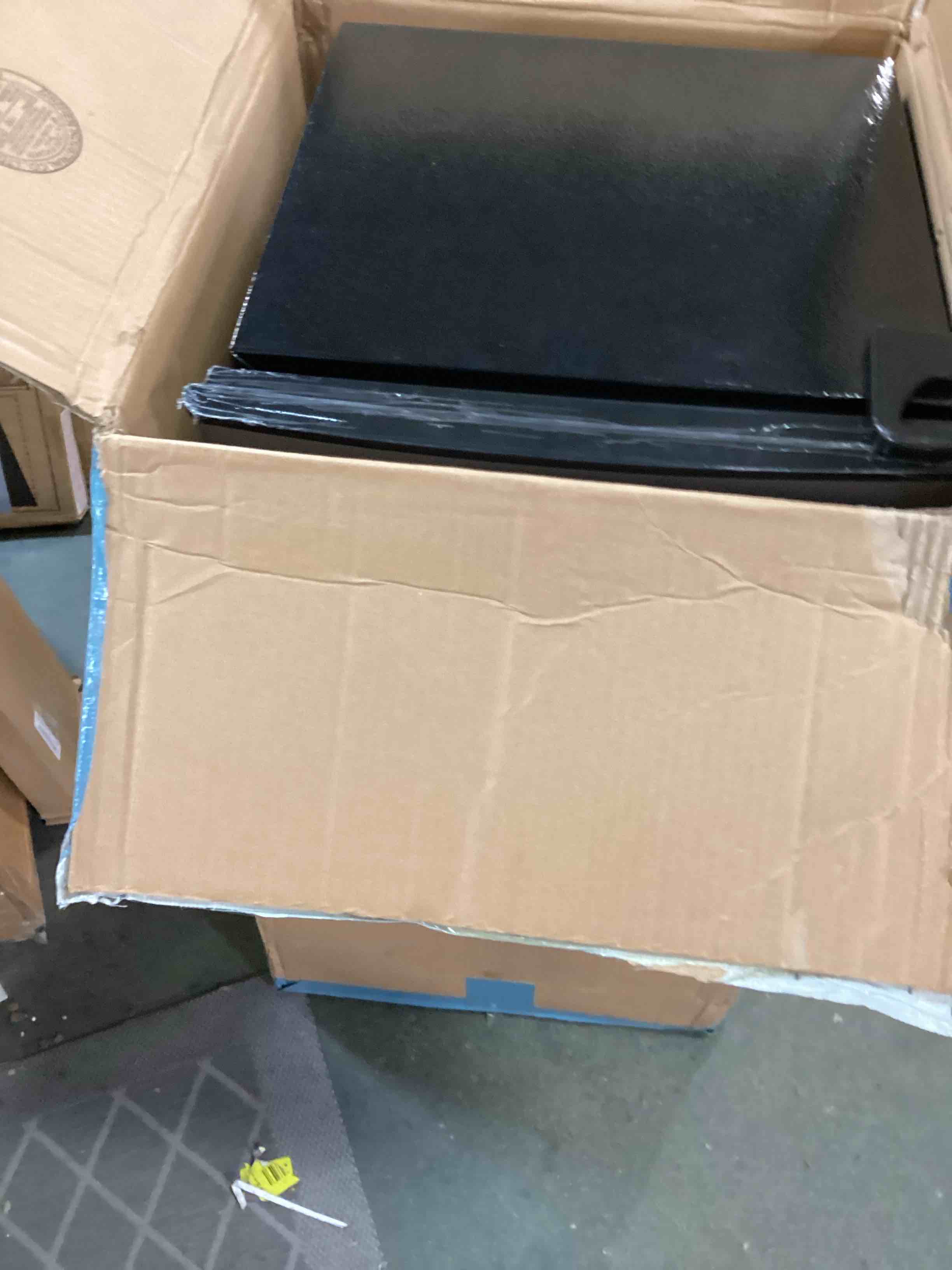 https://s3.amazonaws.com/lotting-images-prod/bidfta/BLU5741041_1713809628549.jpeg