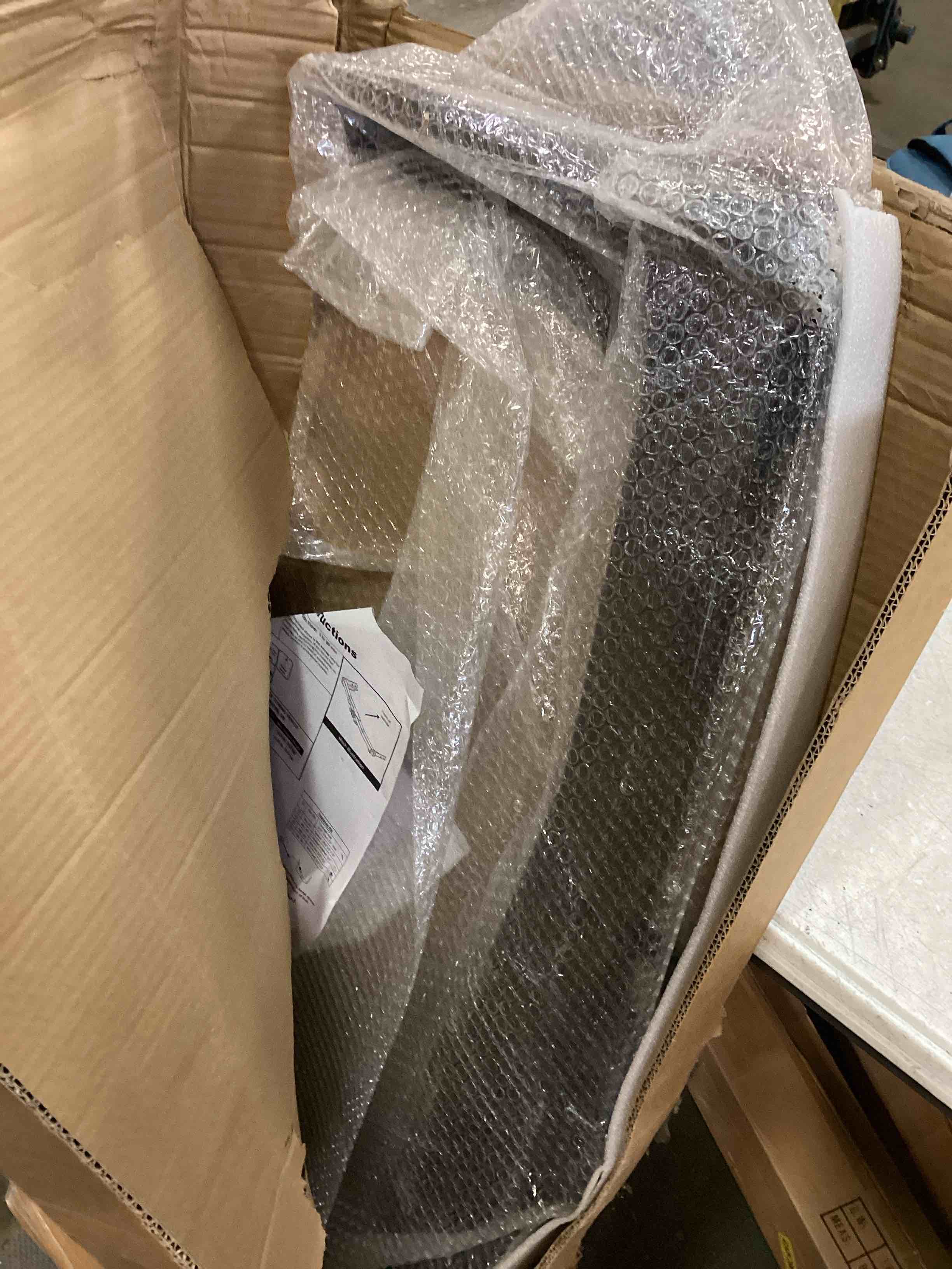 https://s3.amazonaws.com/lotting-images-prod/bidfta/BLU5741044_1713809907965.jpeg