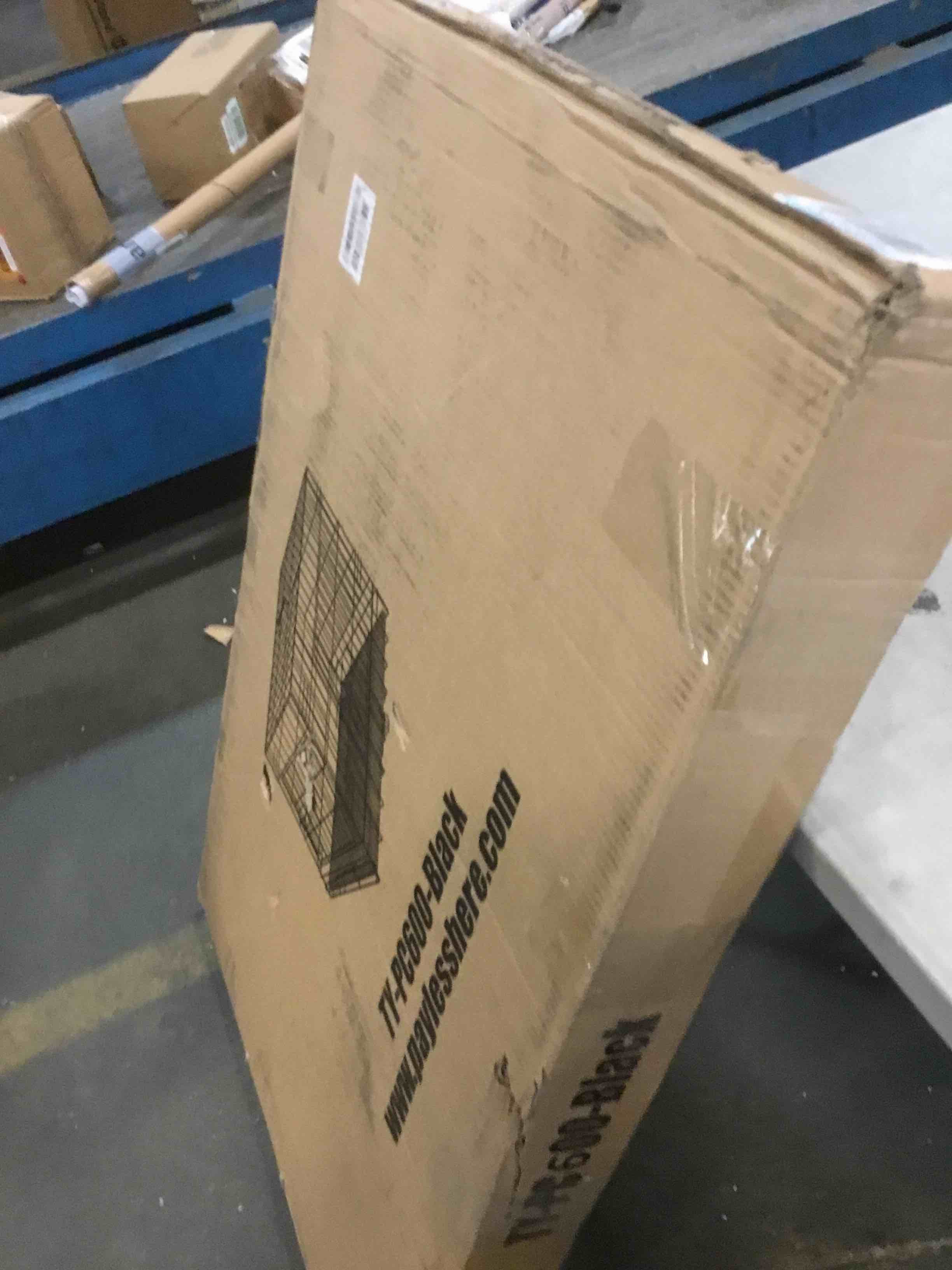 https://s3.amazonaws.com/lotting-images-prod/bidfta/BLU5742450_1713799080239.jpeg