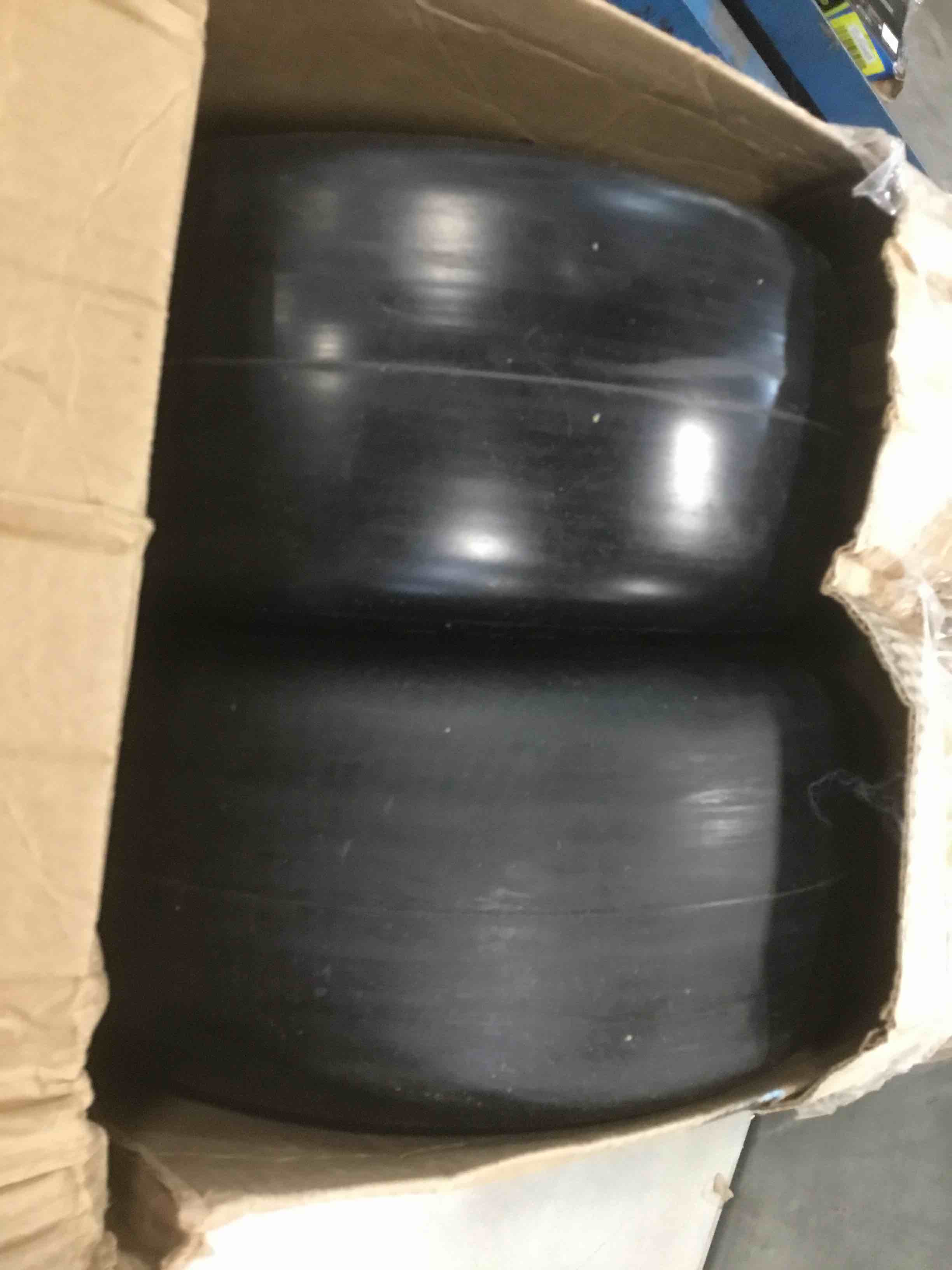 https://s3.amazonaws.com/lotting-images-prod/bidfta/BLU5743427_1714137515554.jpeg