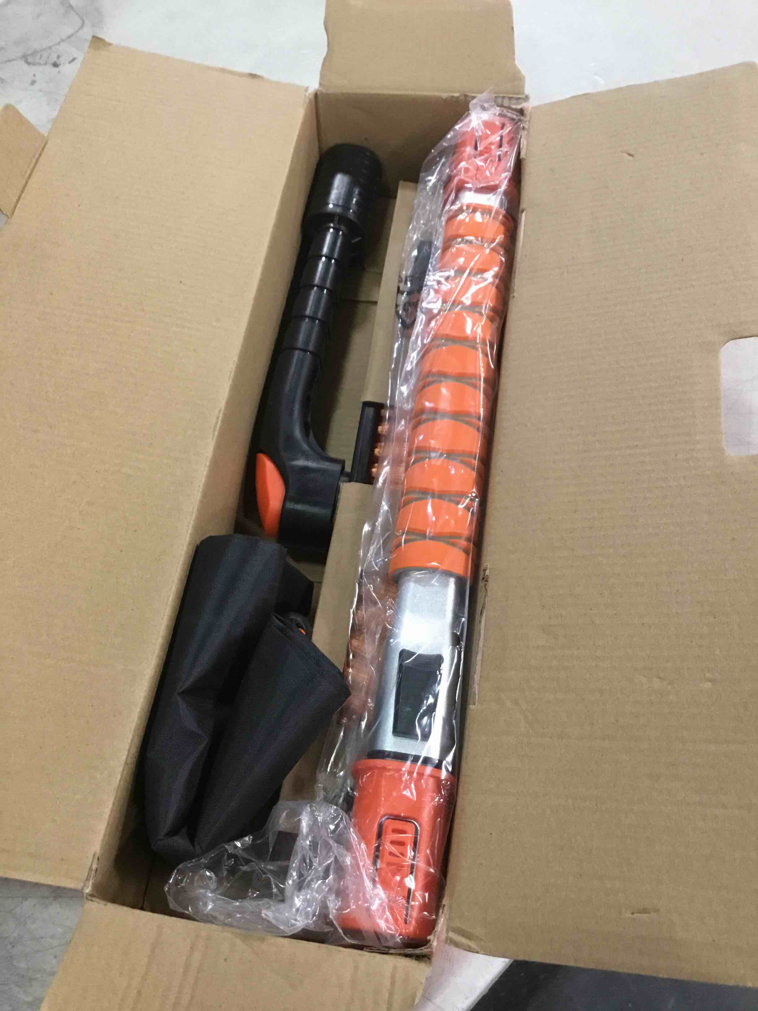 https://s3.amazonaws.com/lotting-images-prod/bidfta/BLU5744112_1706622001609.jpeg