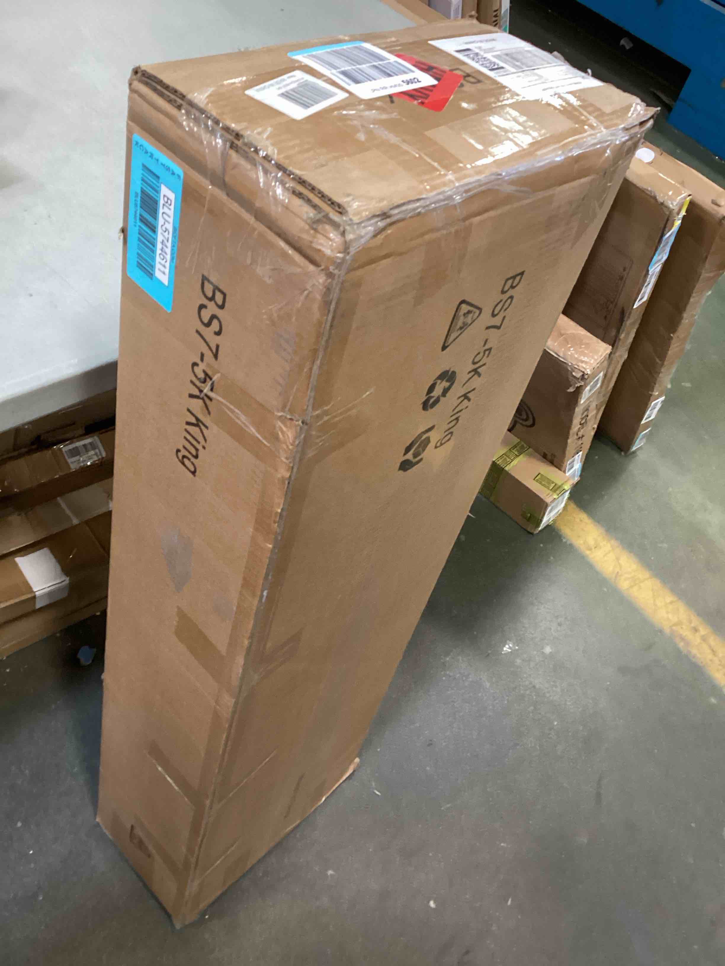 https://s3.amazonaws.com/lotting-images-prod/bidfta/BLU5744611_1706802139380.jpeg