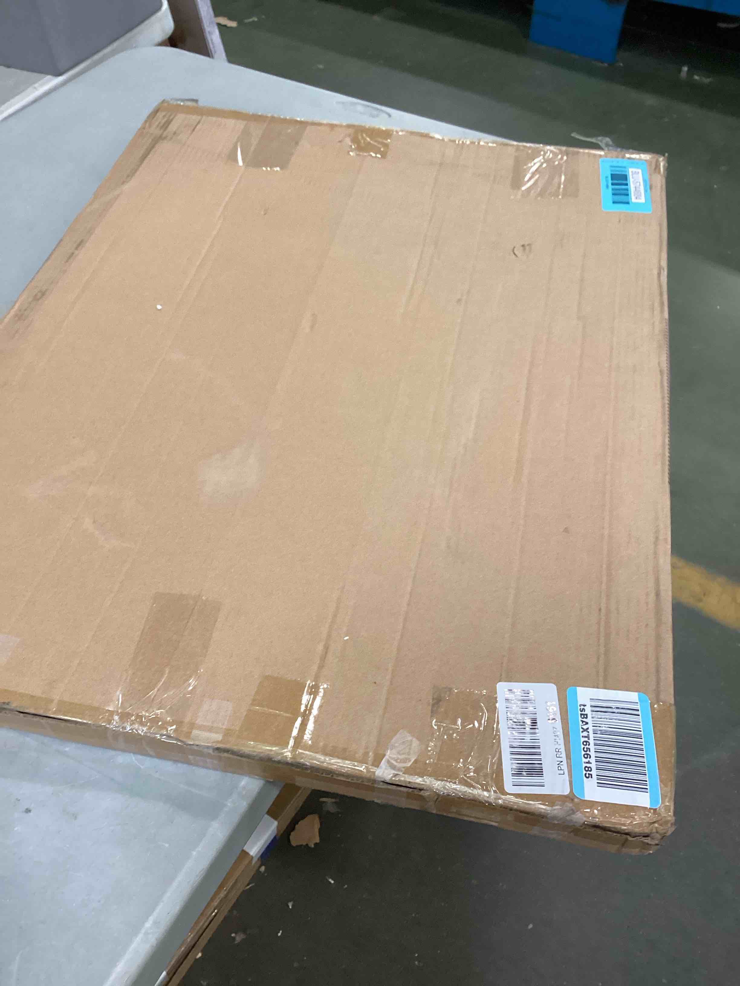 https://s3.amazonaws.com/lotting-images-prod/bidfta/BLU5744684_1706815386919.jpeg