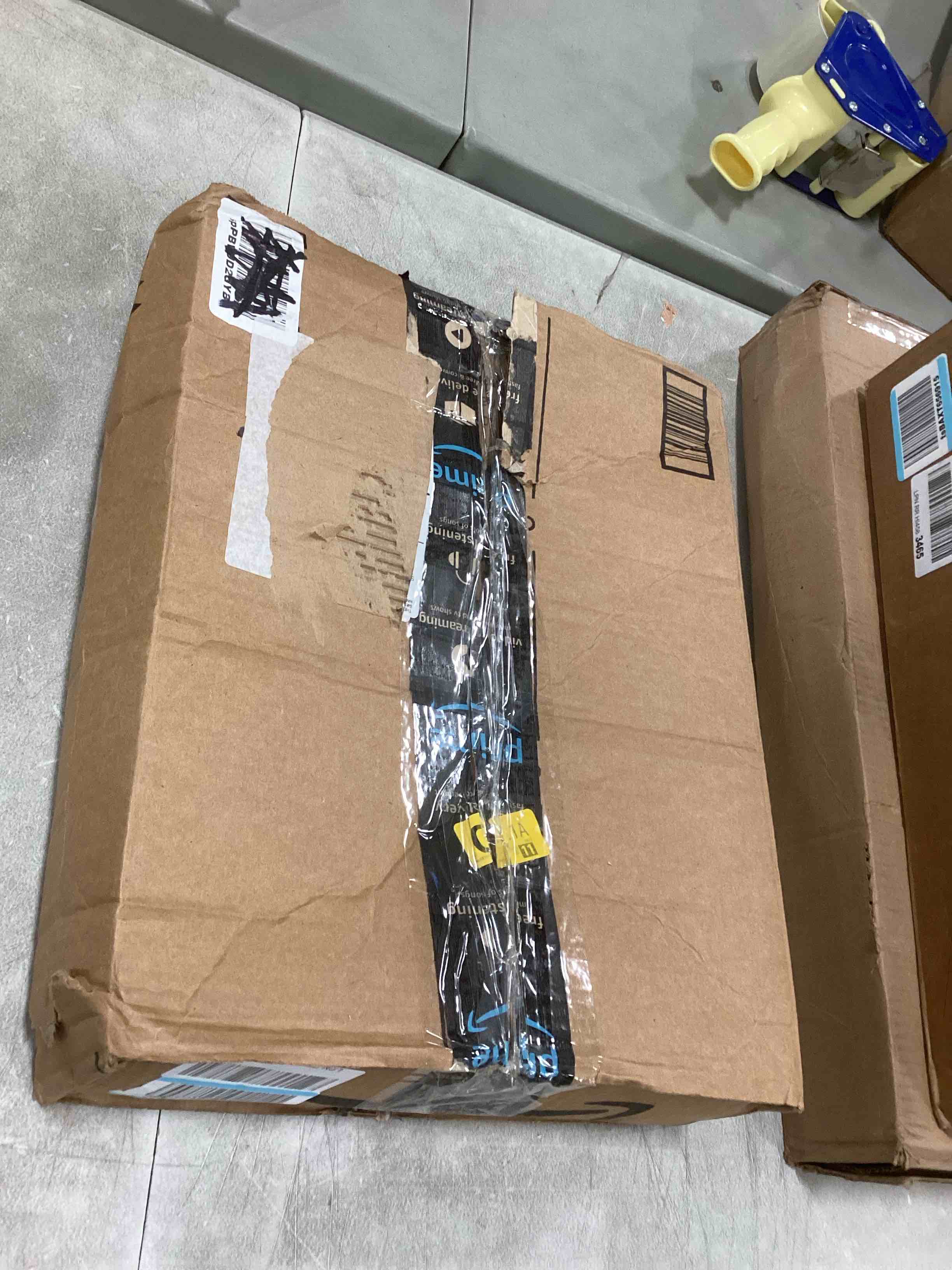 https://s3.amazonaws.com/lotting-images-prod/bidfta/BLU5744753_1706878027245.jpeg