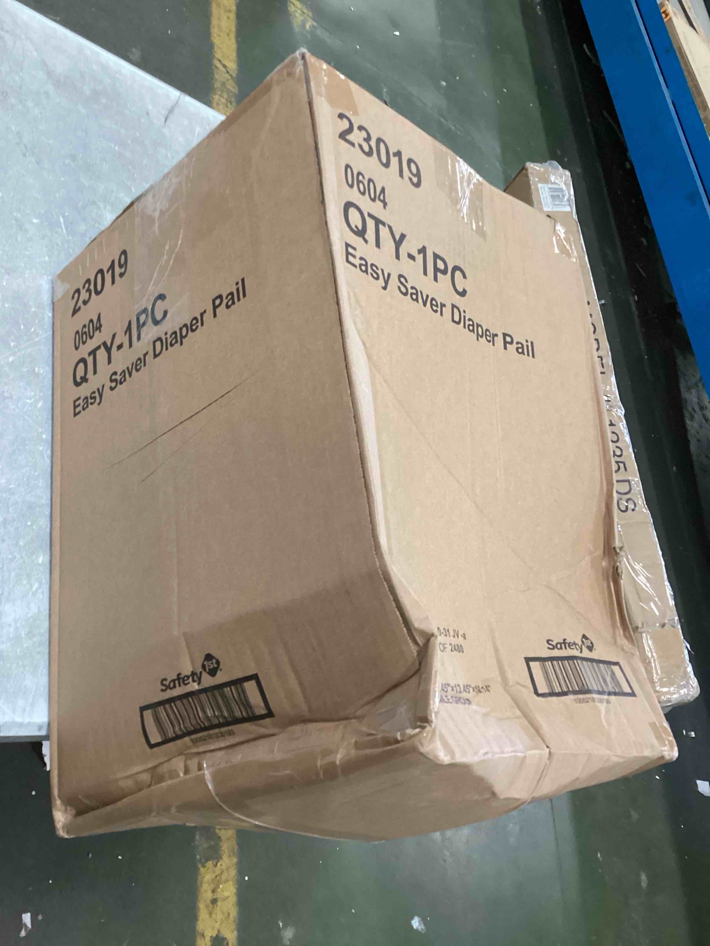 https://s3.amazonaws.com/lotting-images-prod/bidfta/BLU5744829_1706889168661.jpeg