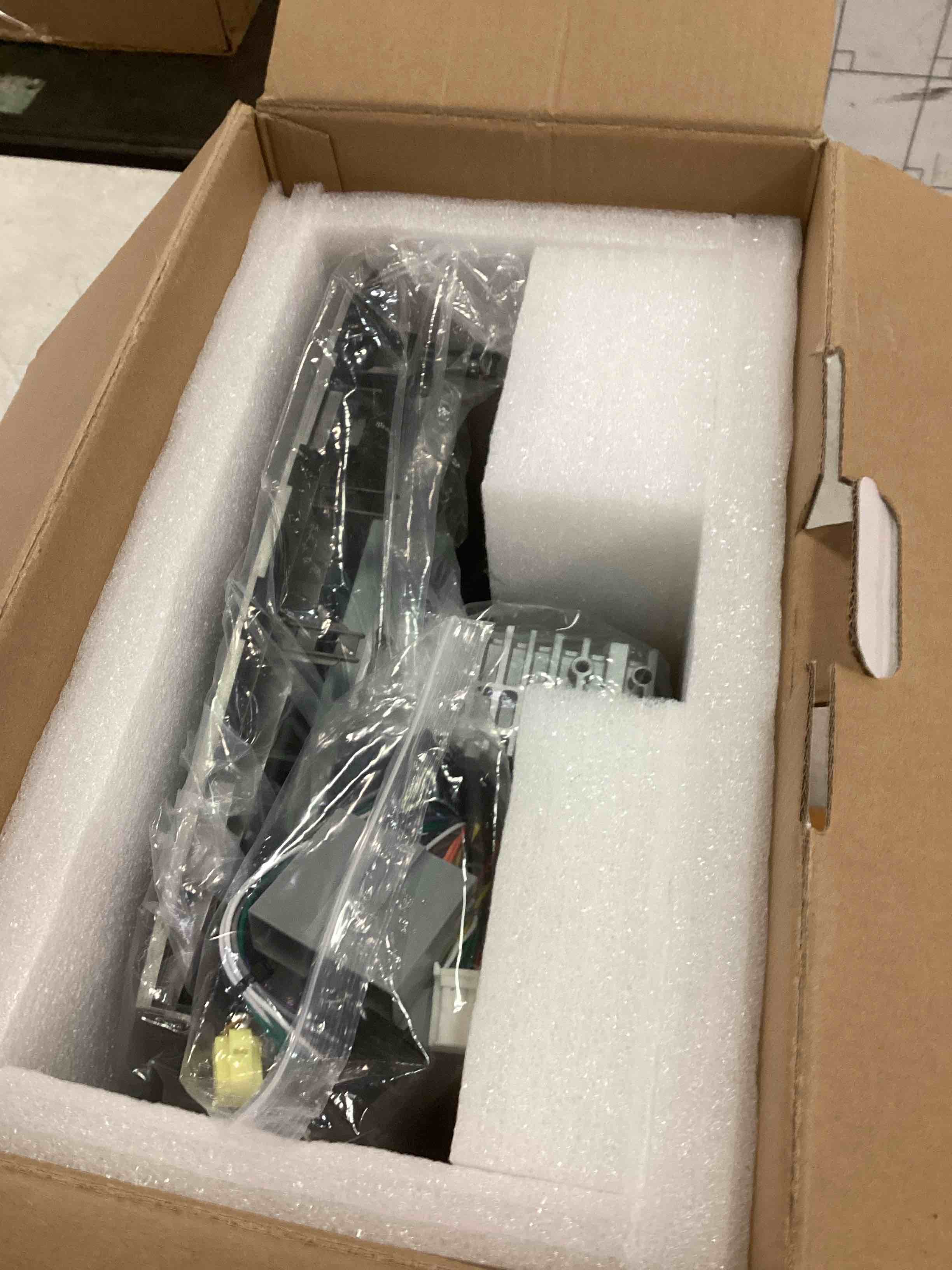https://s3.amazonaws.com/lotting-images-prod/bidfta/BLU5745423_1707226752406.jpeg
