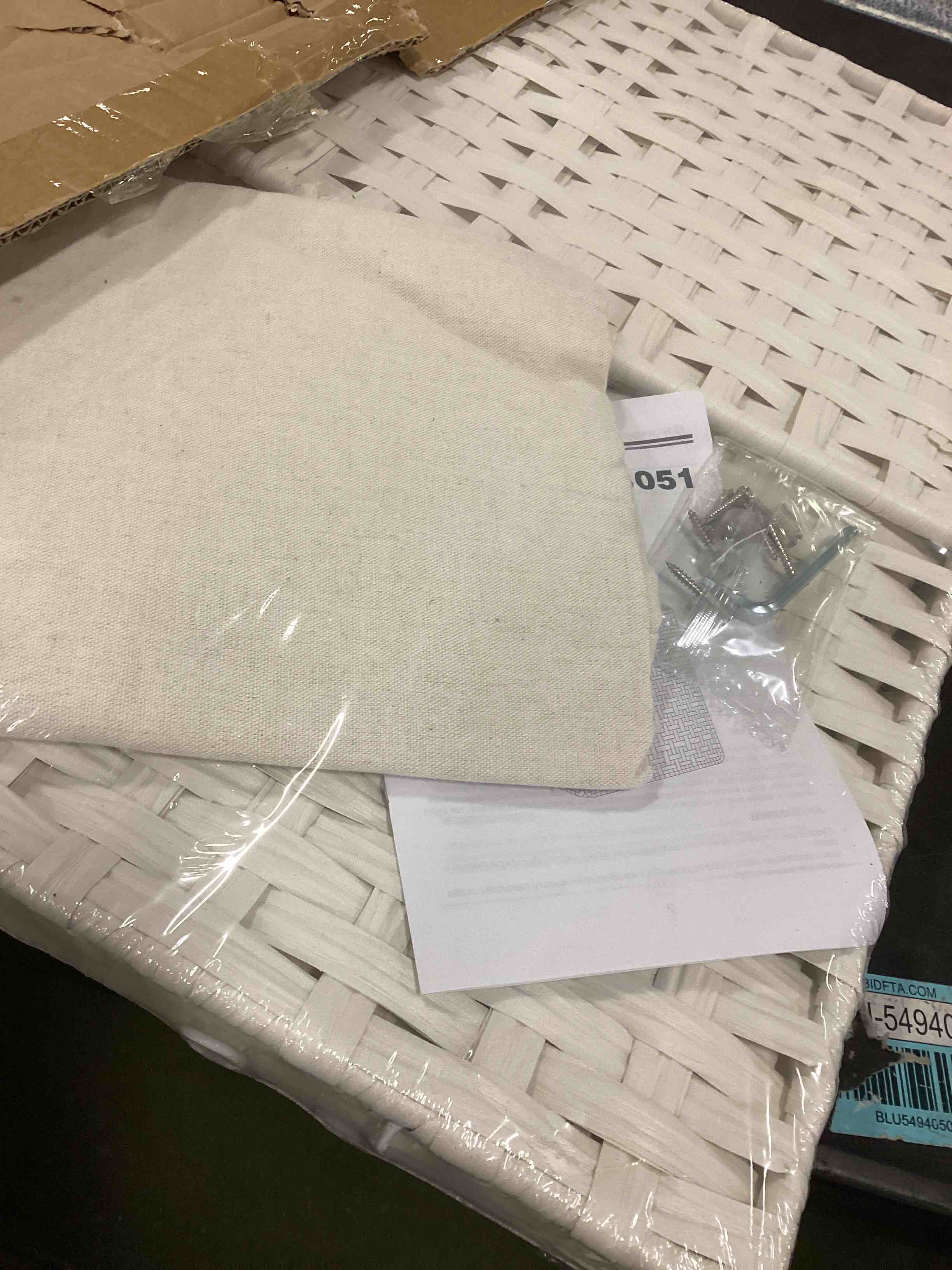 https://s3.amazonaws.com/lotting-images-prod/bidfta/BLU5745448_1706100394245.jpeg
