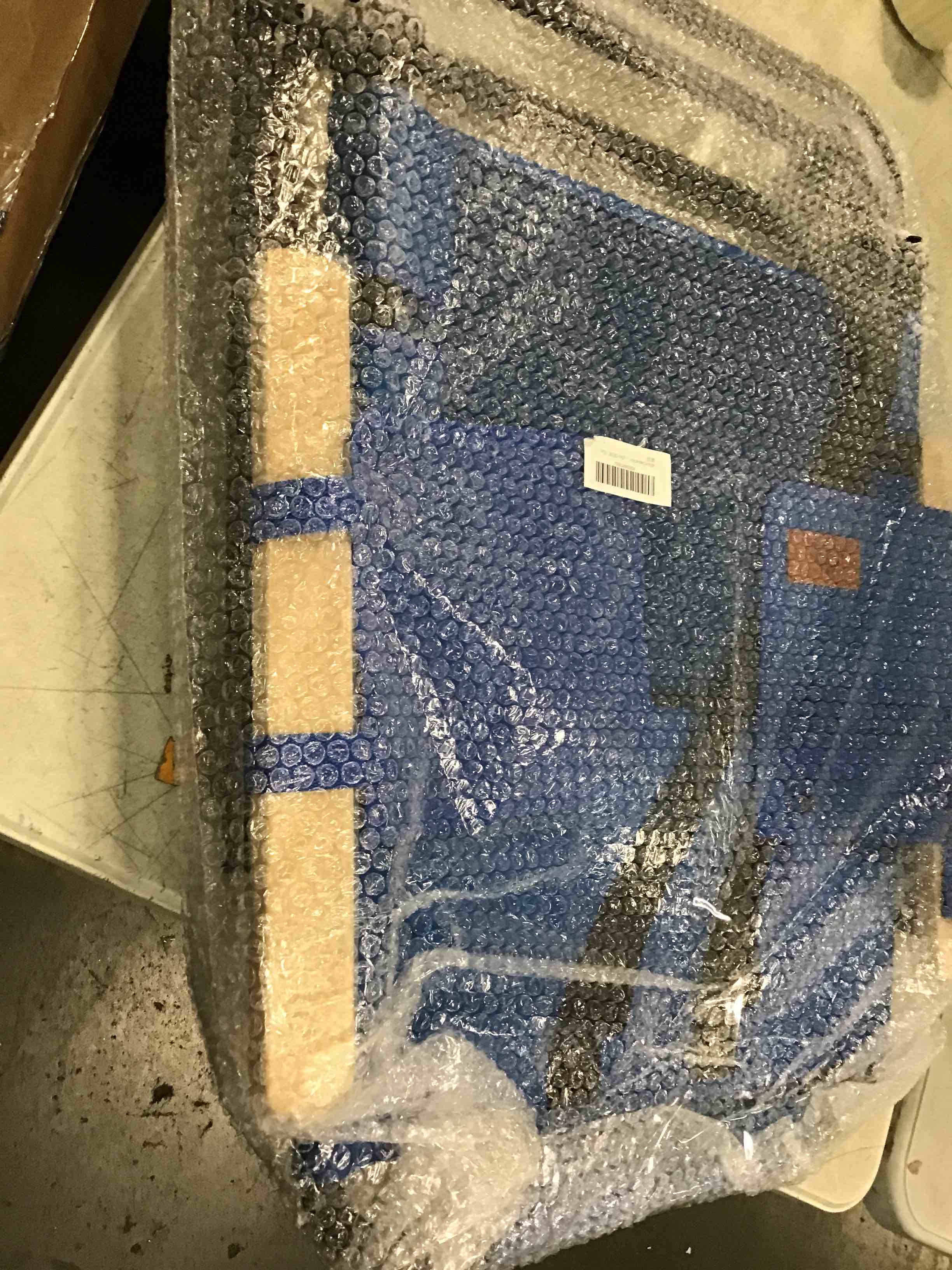 https://s3.amazonaws.com/lotting-images-prod/bidfta/BLU5747854_1706538855798.jpeg