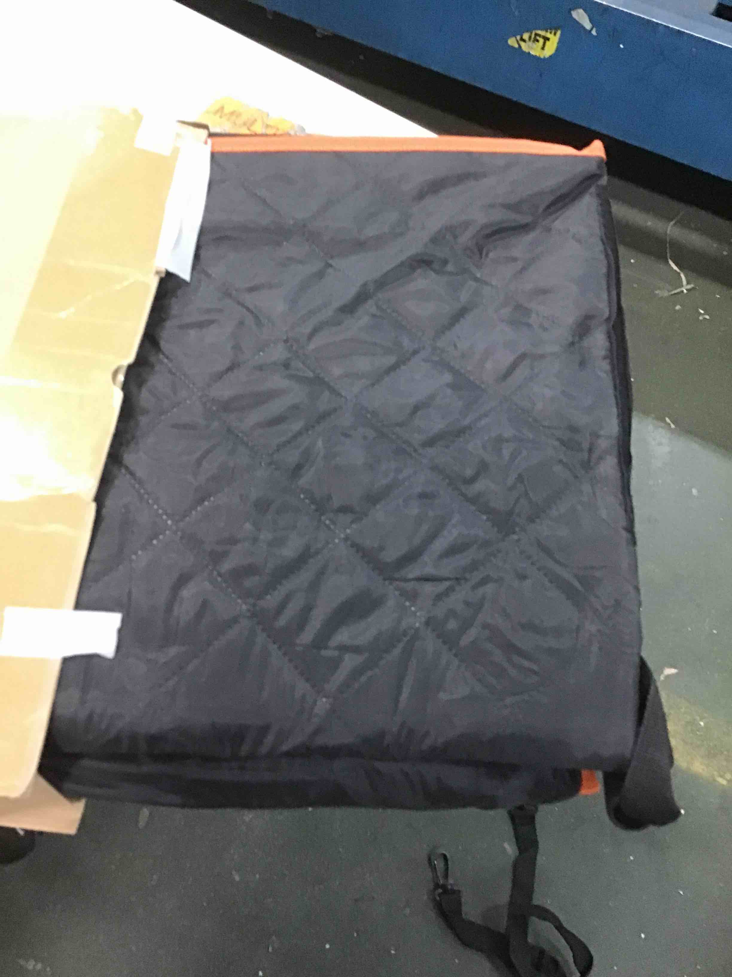 https://s3.amazonaws.com/lotting-images-prod/bidfta/BLU5747935_1706548155408.jpeg