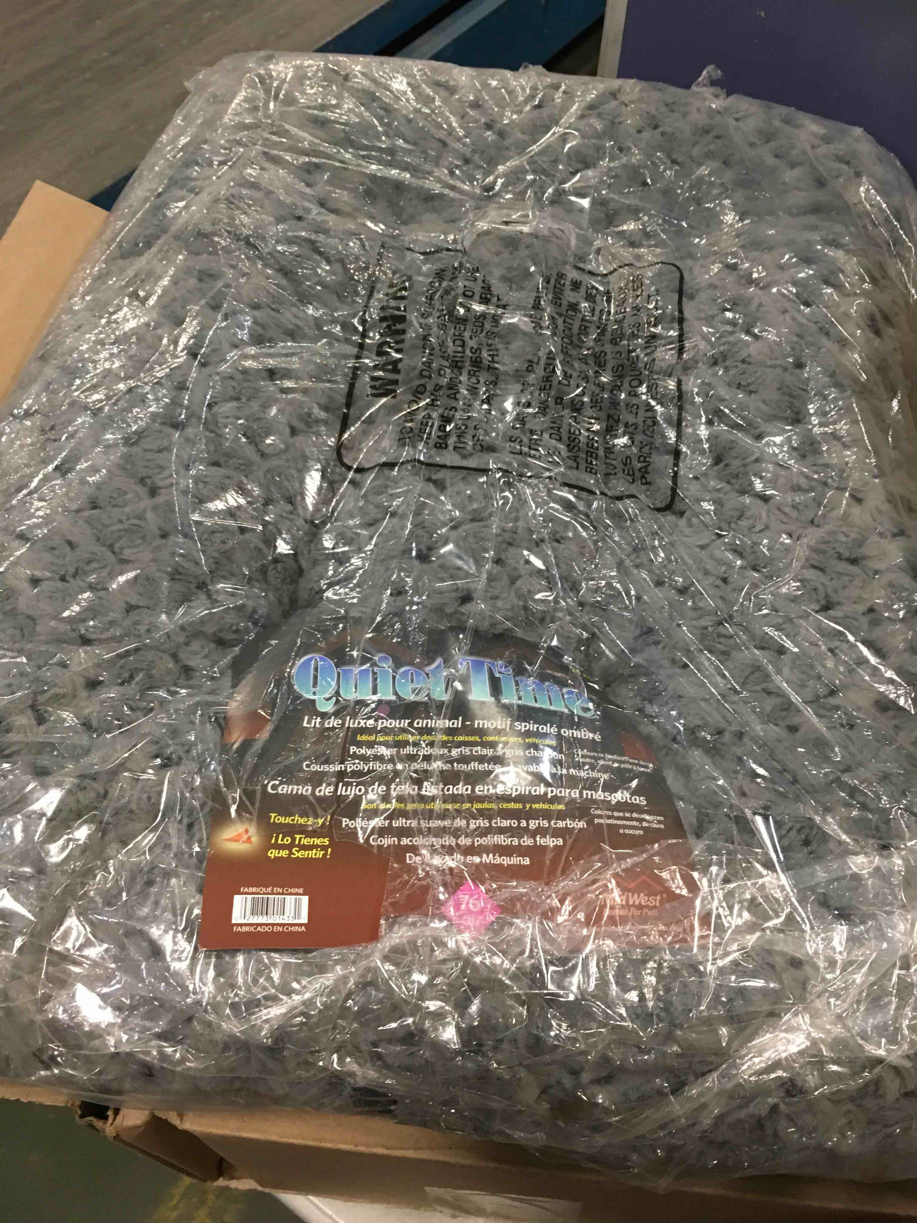 https://s3.amazonaws.com/lotting-images-prod/bidfta/BLU5748067_1706618064482.jpeg