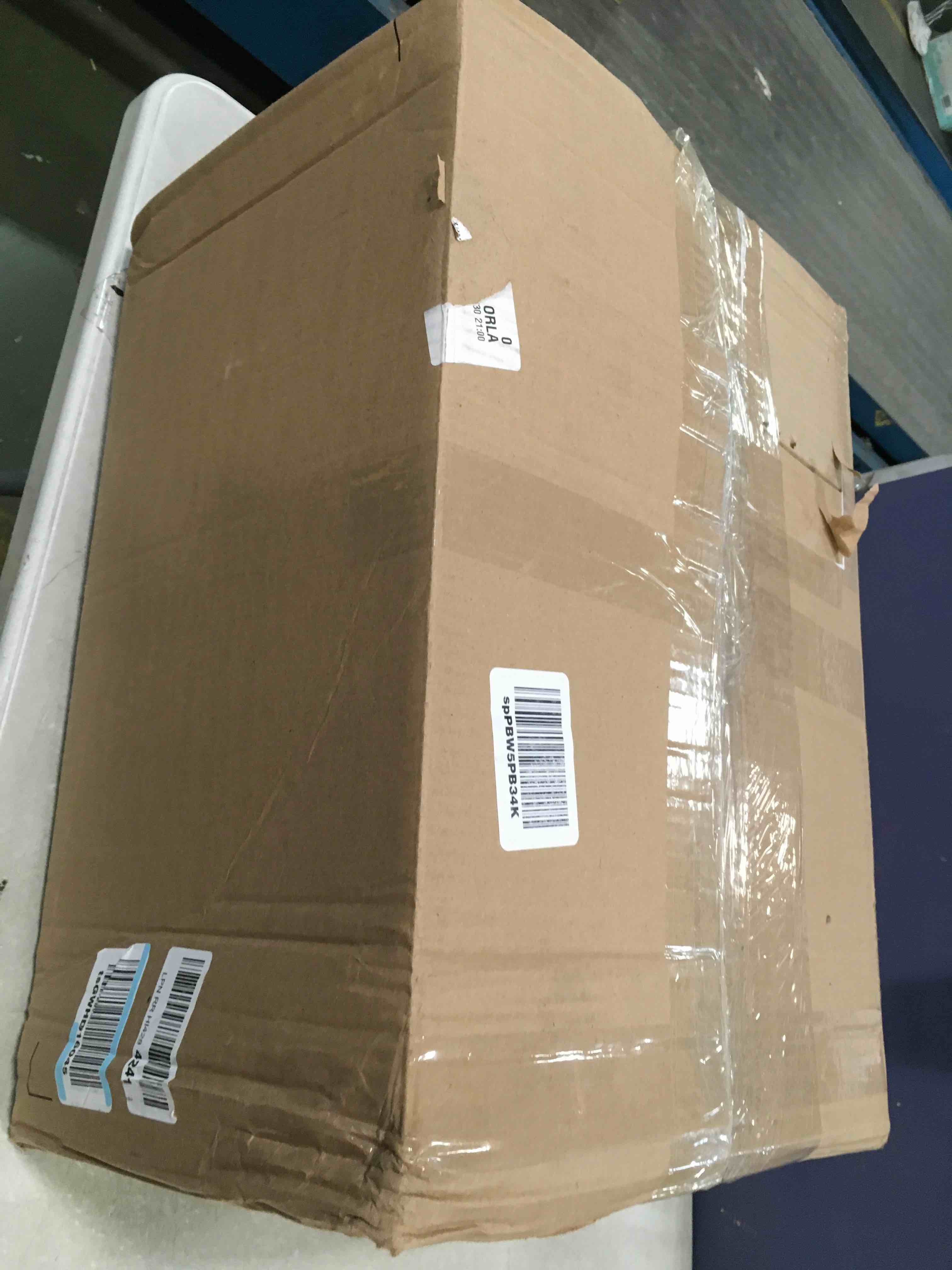 https://s3.amazonaws.com/lotting-images-prod/bidfta/BLU5748108_1706622440499.jpeg