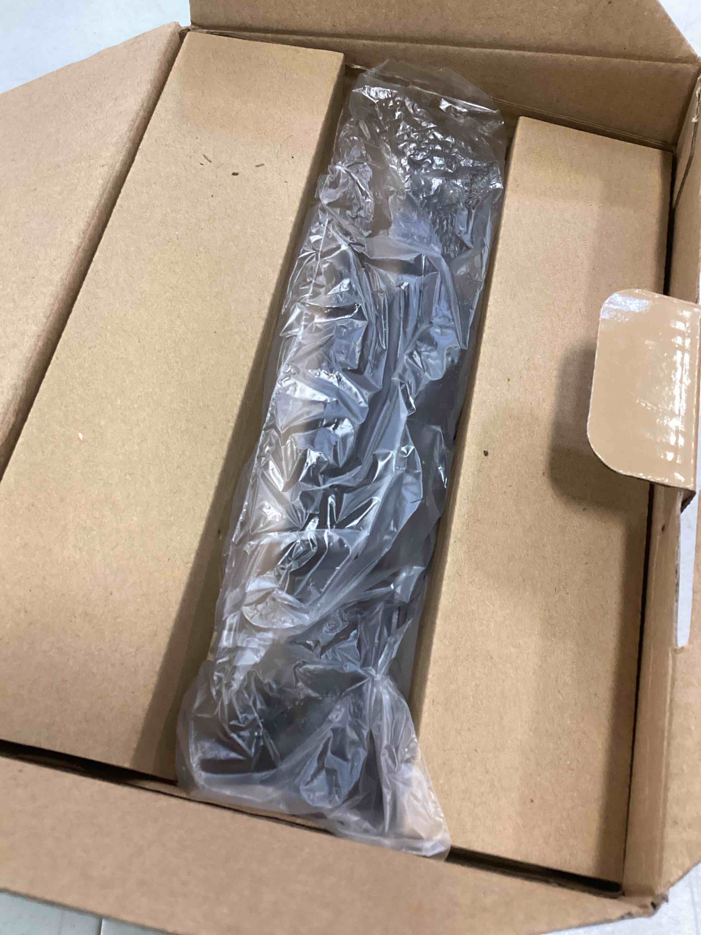 https://s3.amazonaws.com/lotting-images-prod/bidfta/BLU5748895_1707421164226.jpeg