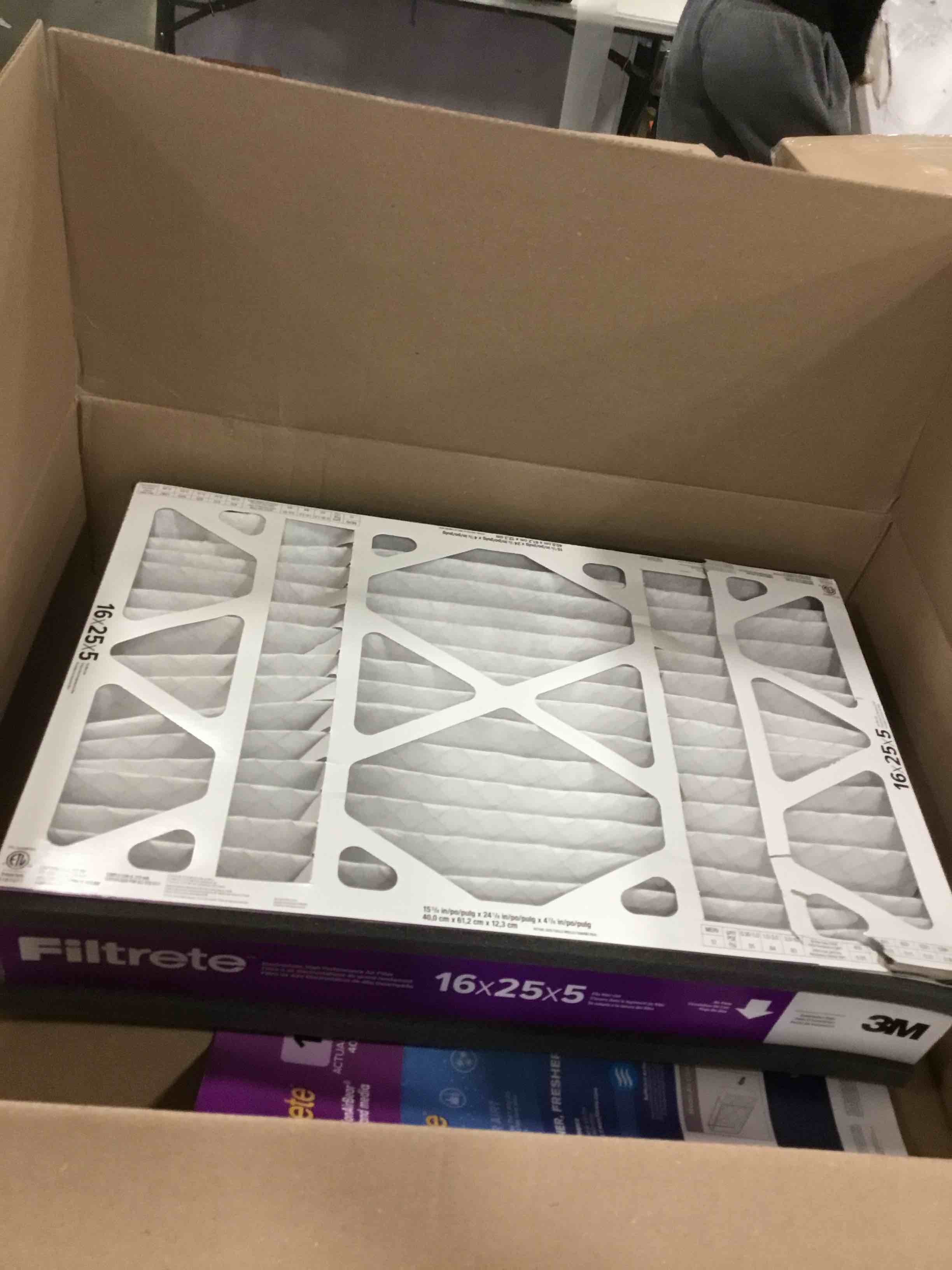 https://s3.amazonaws.com/lotting-images-prod/bidfta/BLU5751050_1706629333550.jpeg