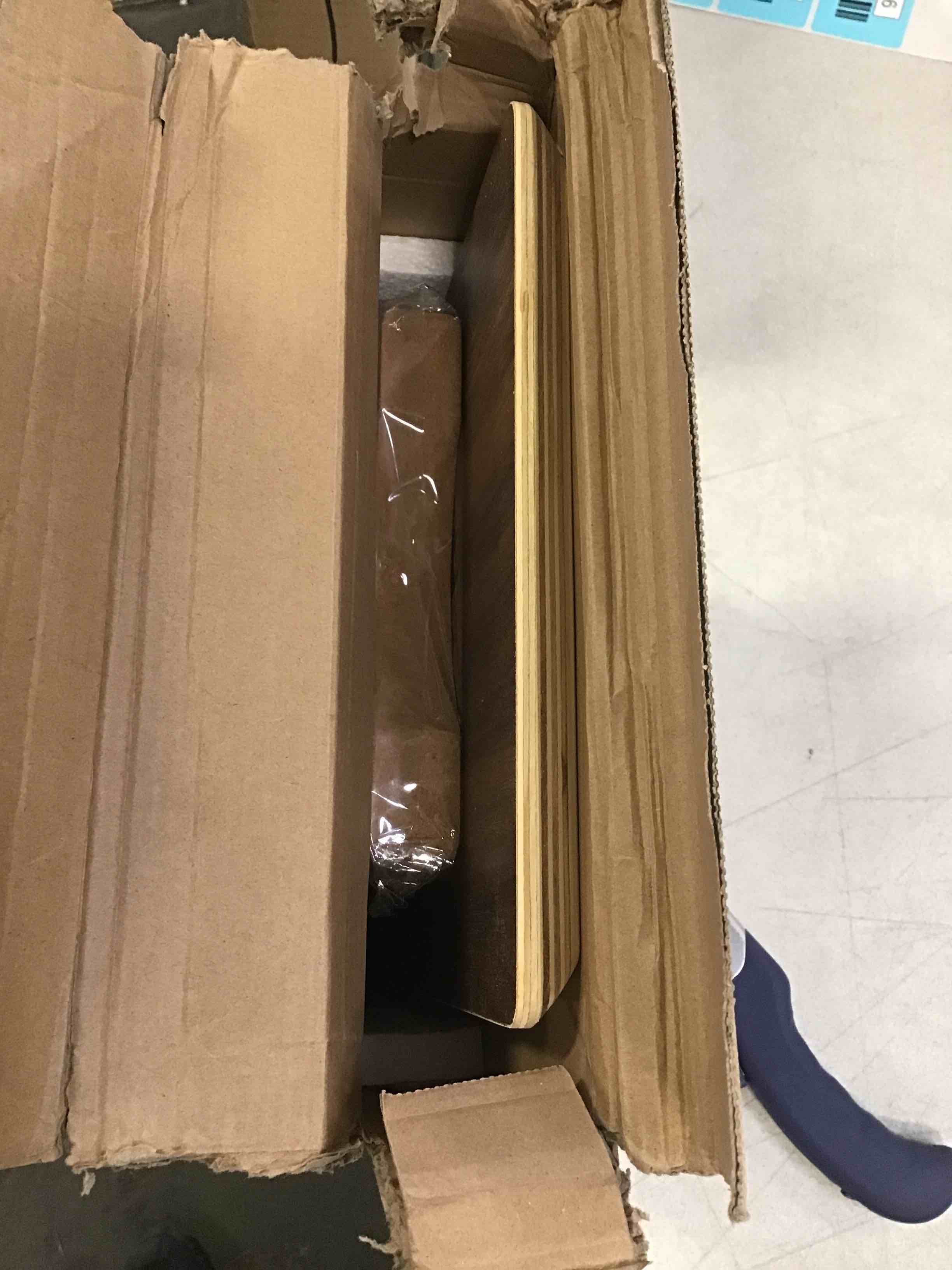 https://s3.amazonaws.com/lotting-images-prod/bidfta/BLU5752086_1706817004828.jpeg