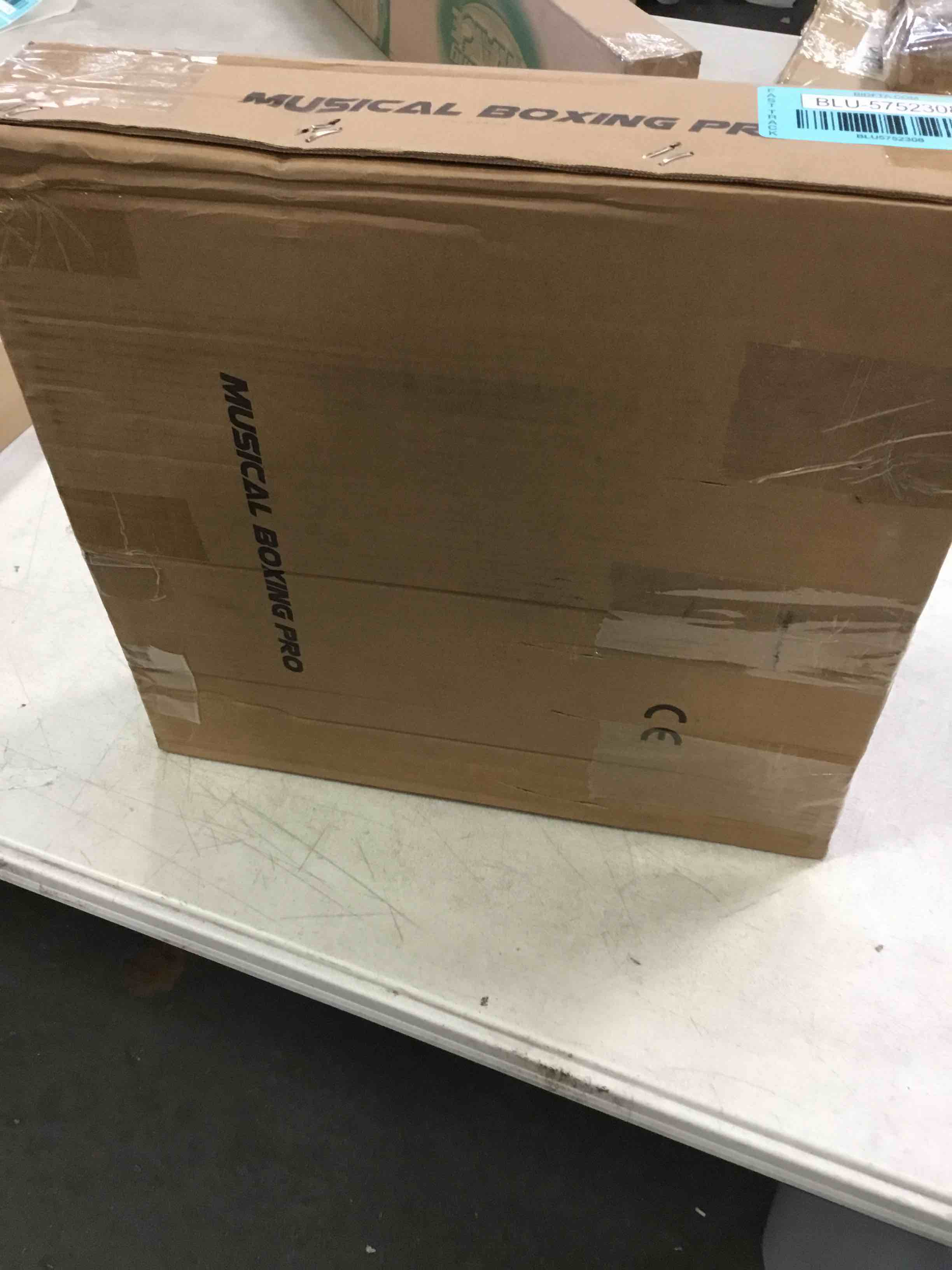 https://s3.amazonaws.com/lotting-images-prod/bidfta/BLU5752308_1707166597093.jpeg