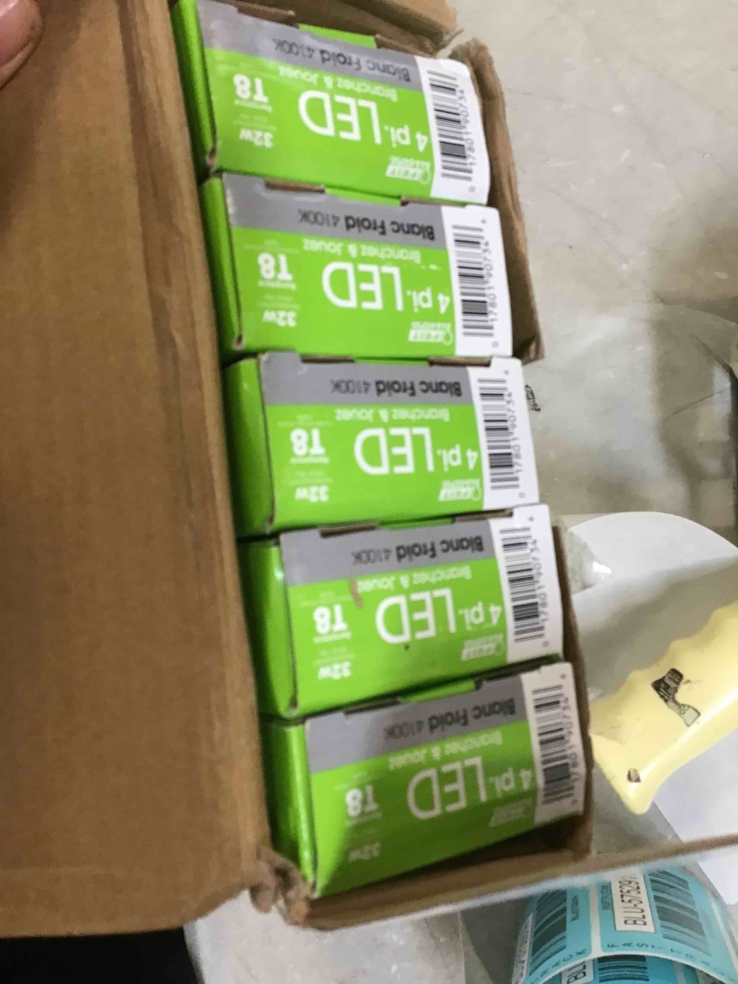 https://s3.amazonaws.com/lotting-images-prod/bidfta/BLU5752910_1707848359233.jpeg