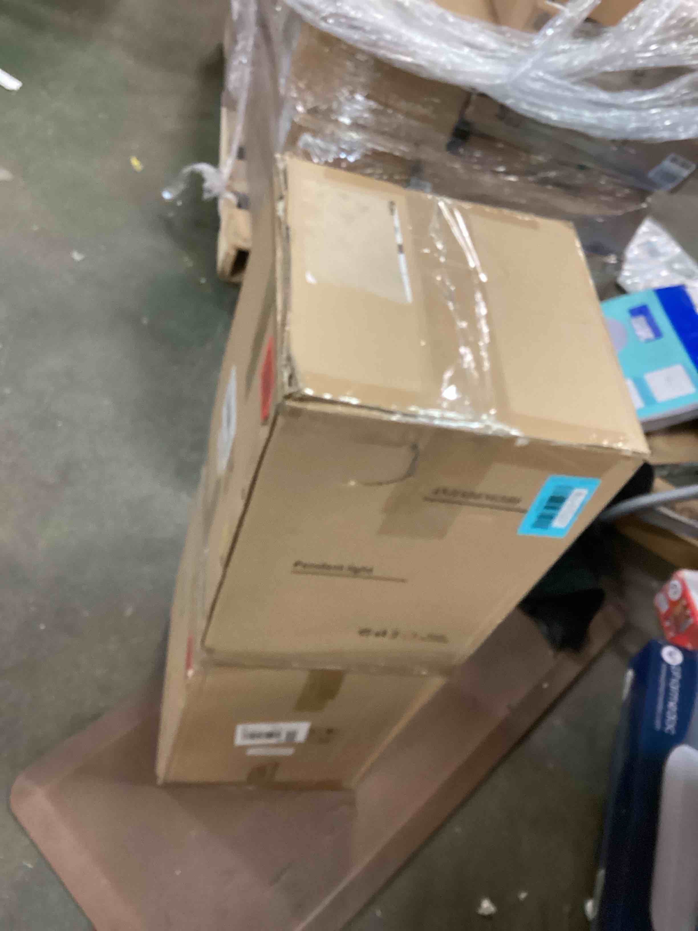 https://s3.amazonaws.com/lotting-images-prod/bidfta/BLU5753227_1706278221228.jpeg