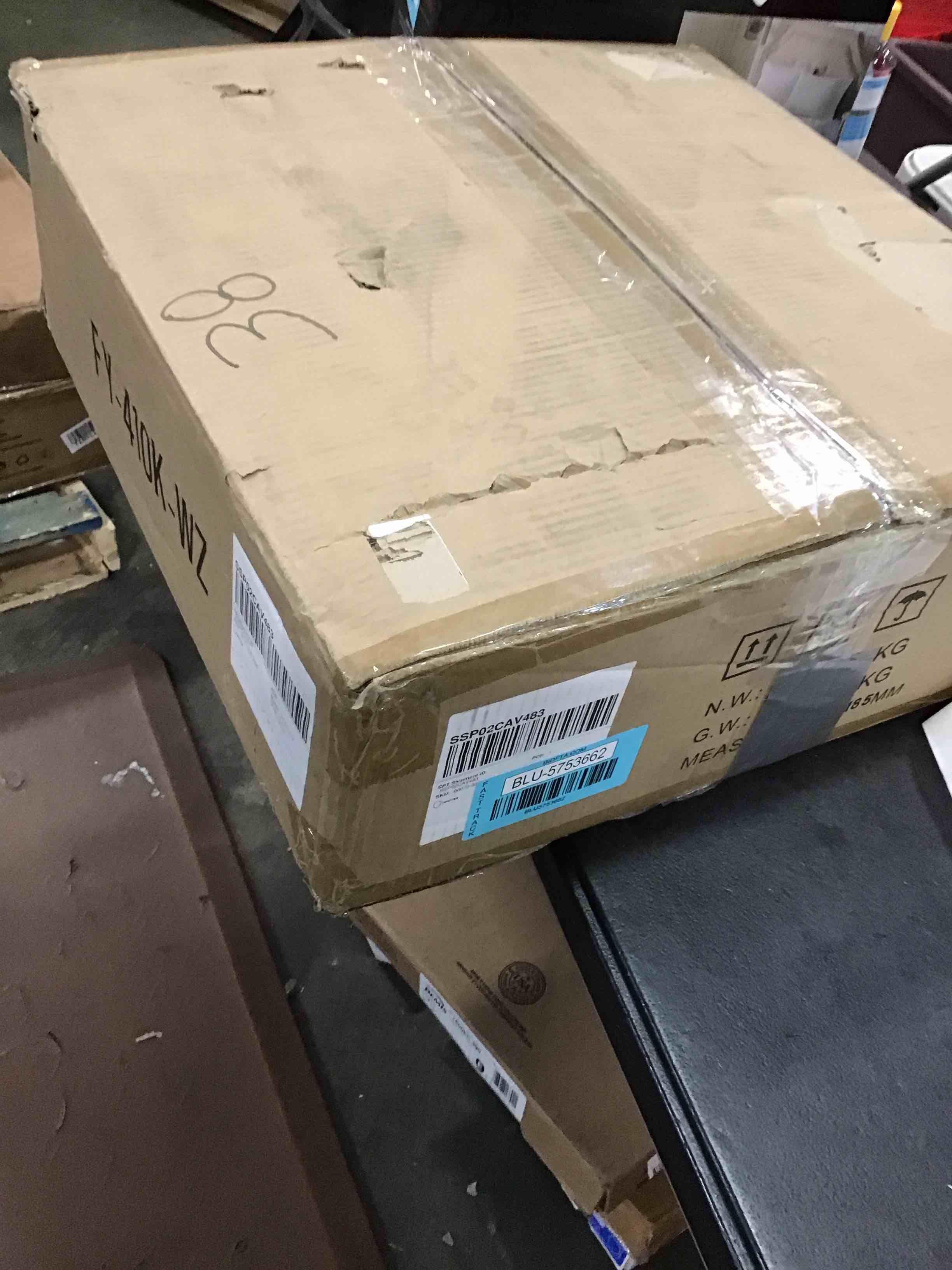 https://s3.amazonaws.com/lotting-images-prod/bidfta/BLU5753662_1706368123811.jpeg