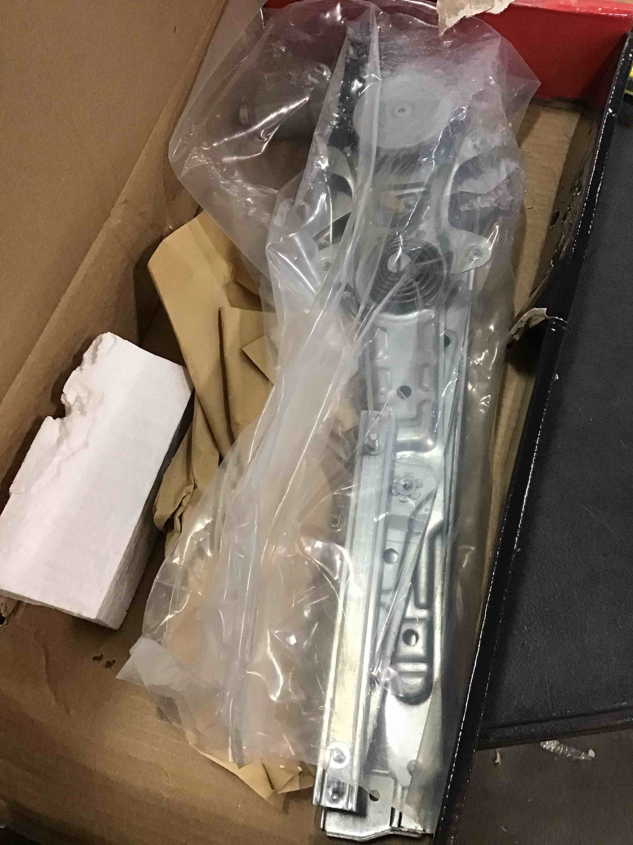 https://s3.amazonaws.com/lotting-images-prod/bidfta/BLU5753781_1706538011802.jpeg