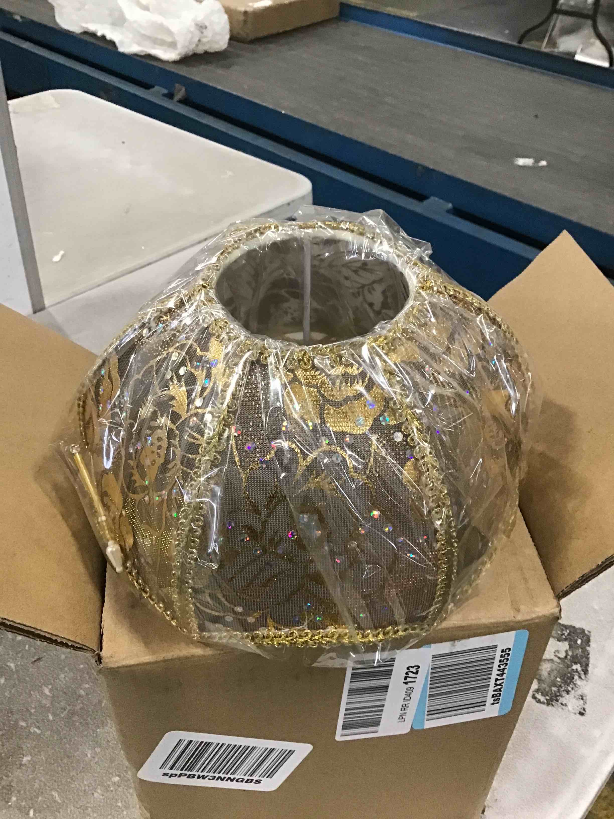 https://s3.amazonaws.com/lotting-images-prod/bidfta/BLU5754721_1706277580390.jpeg