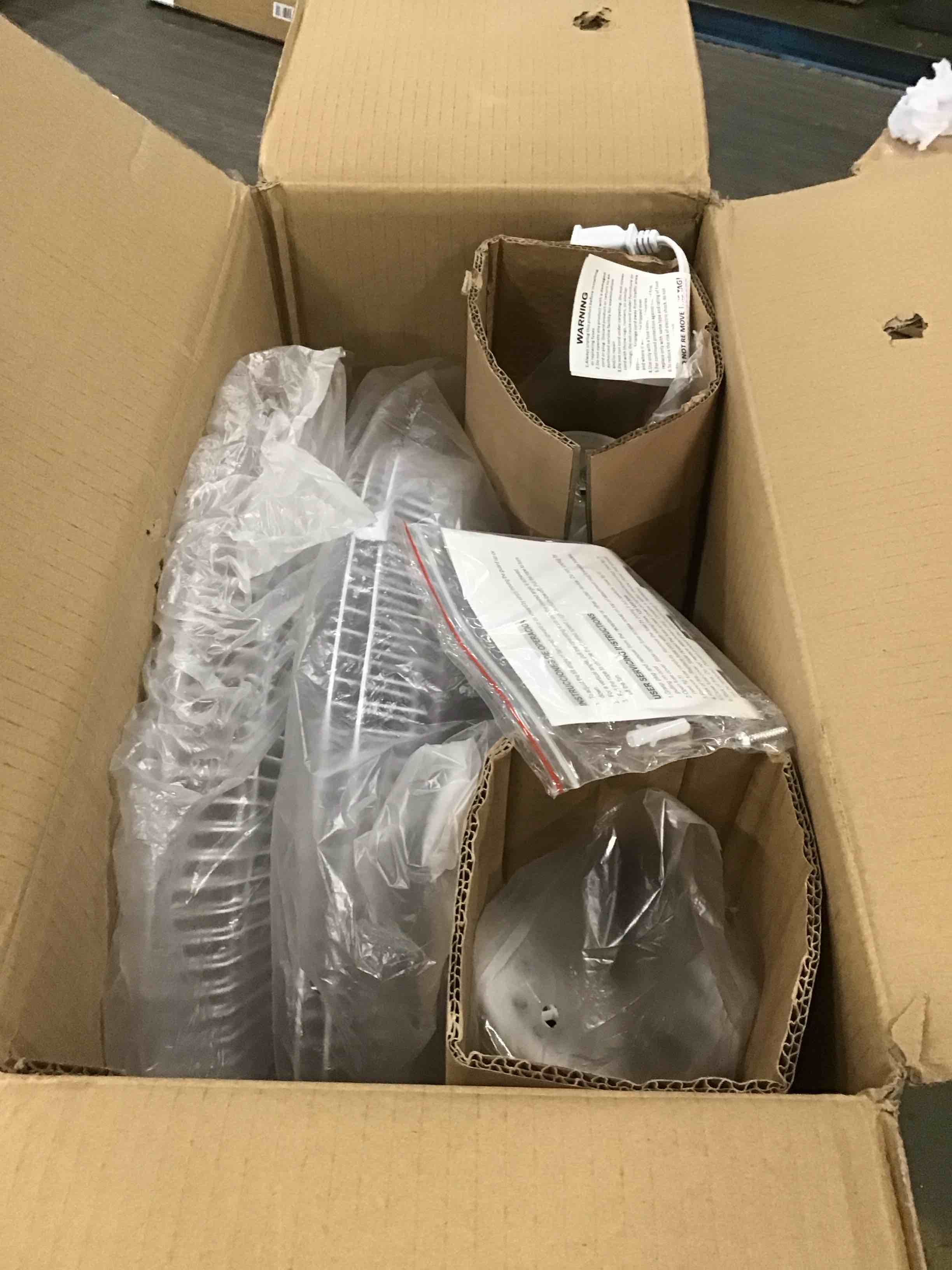 https://s3.amazonaws.com/lotting-images-prod/bidfta/BLU5754827_1706296970416.jpeg