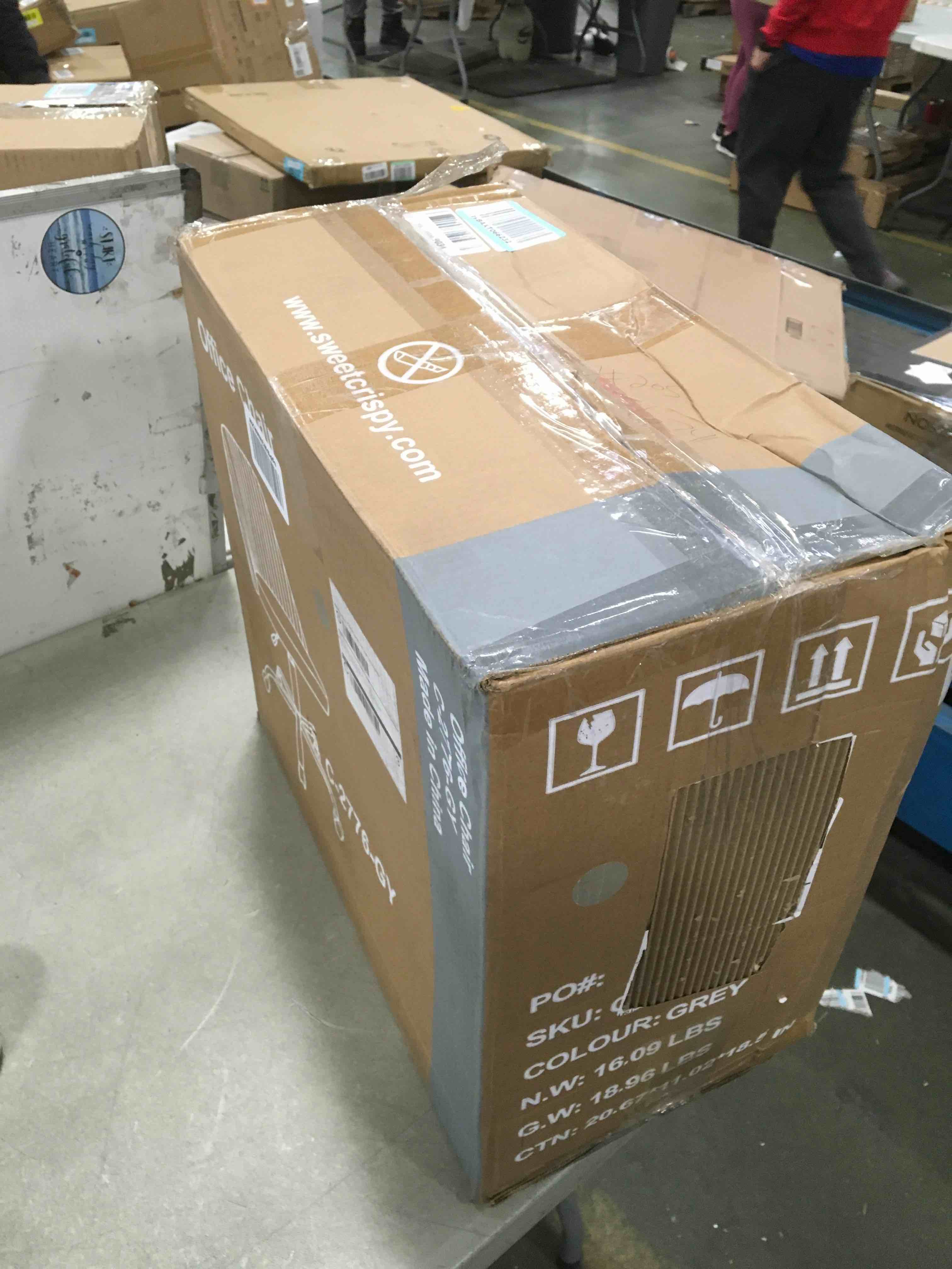 https://s3.amazonaws.com/lotting-images-prod/bidfta/BLU5755243_1706624383449.jpeg