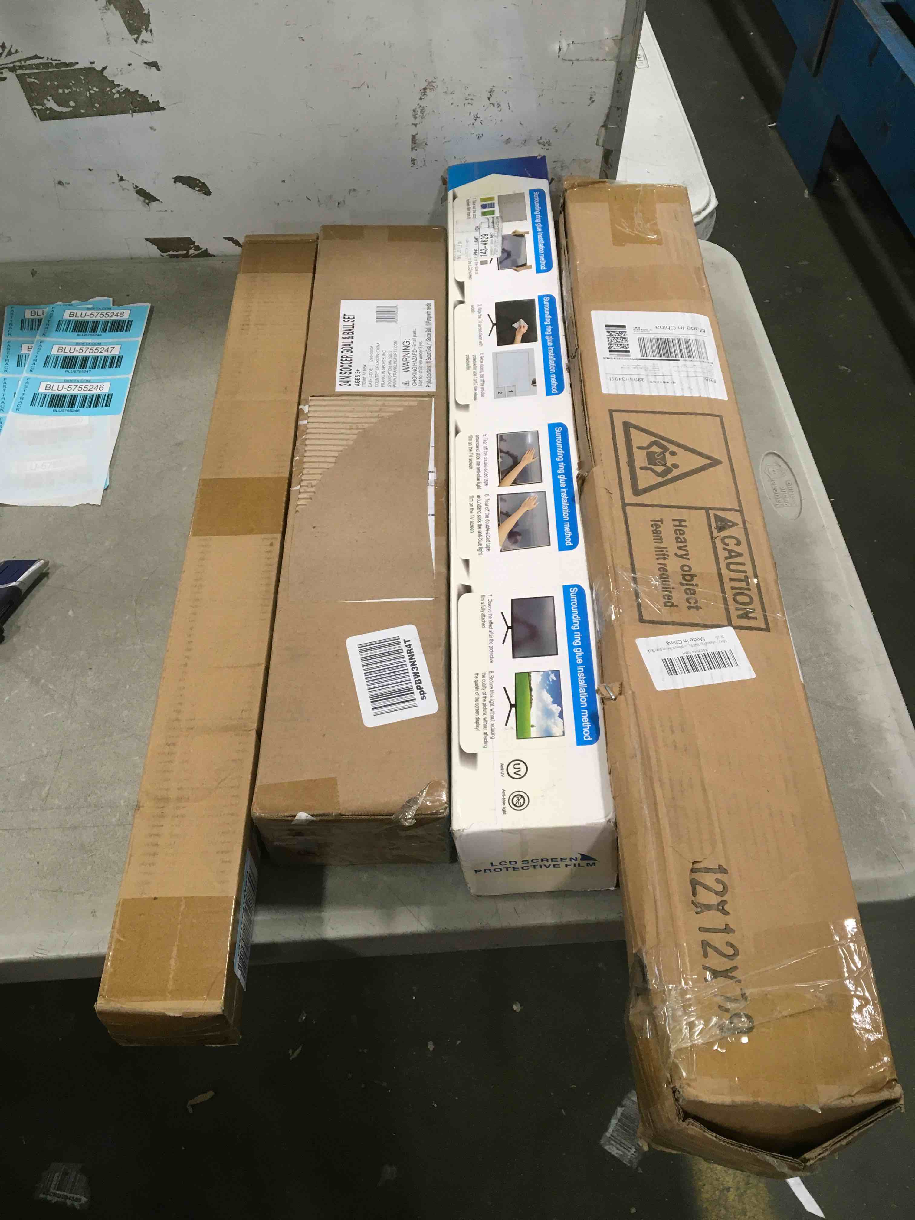 https://s3.amazonaws.com/lotting-images-prod/bidfta/BLU5755246_1706625135205.jpeg
