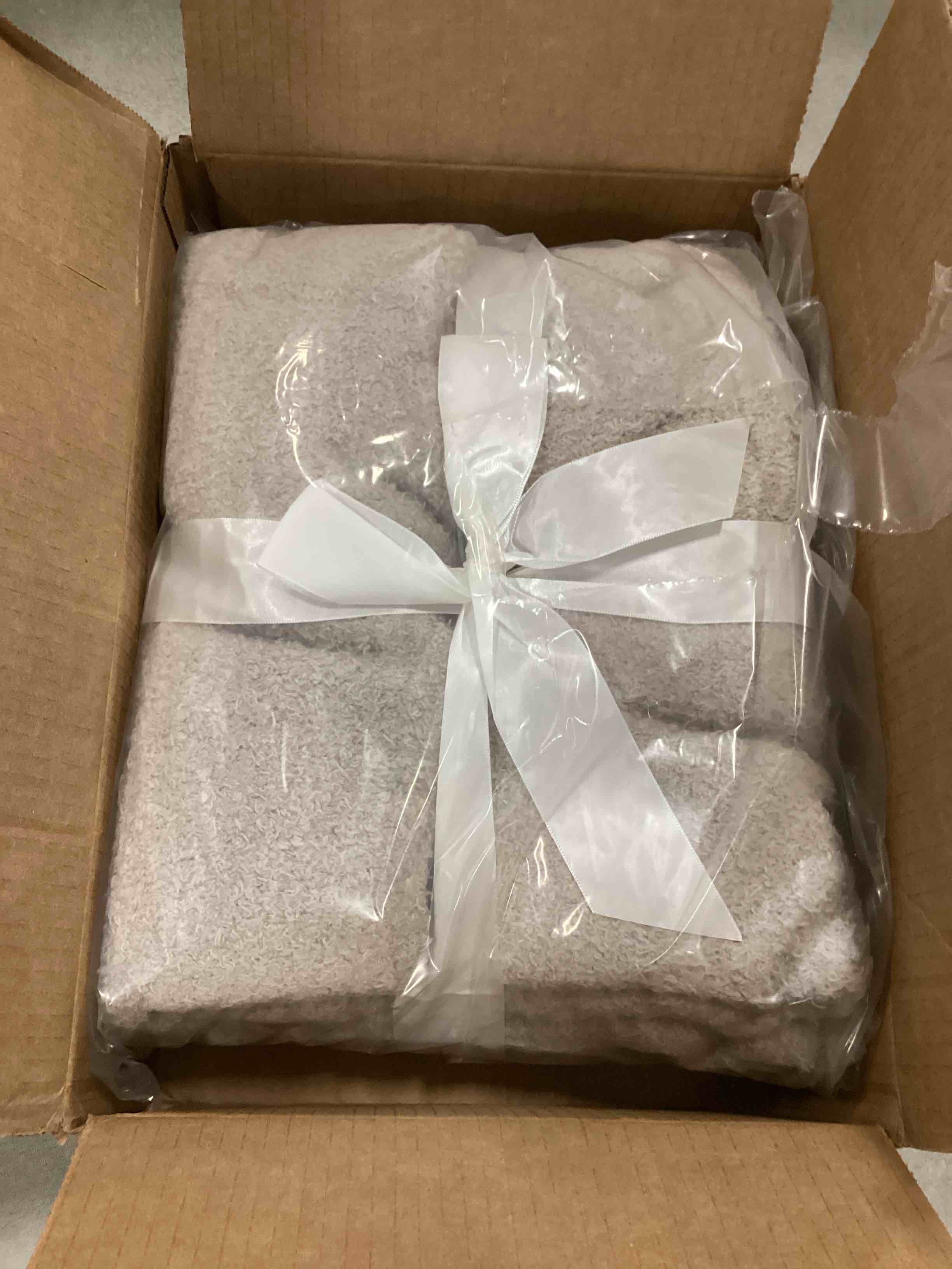 https://s3.amazonaws.com/lotting-images-prod/bidfta/BLU5755503_1706647393451.jpeg