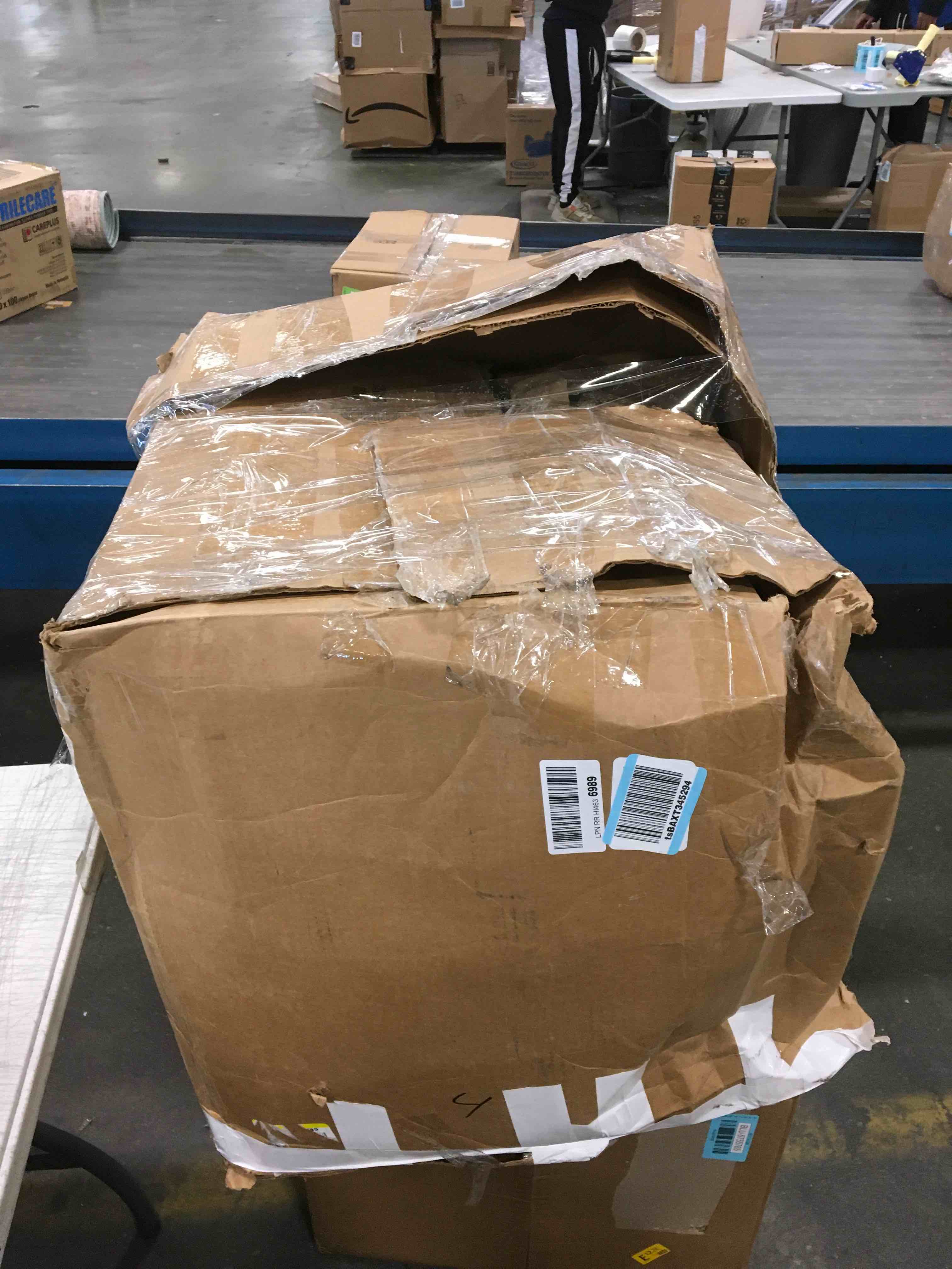 https://s3.amazonaws.com/lotting-images-prod/bidfta/BLU5755759_1706795587585.jpeg