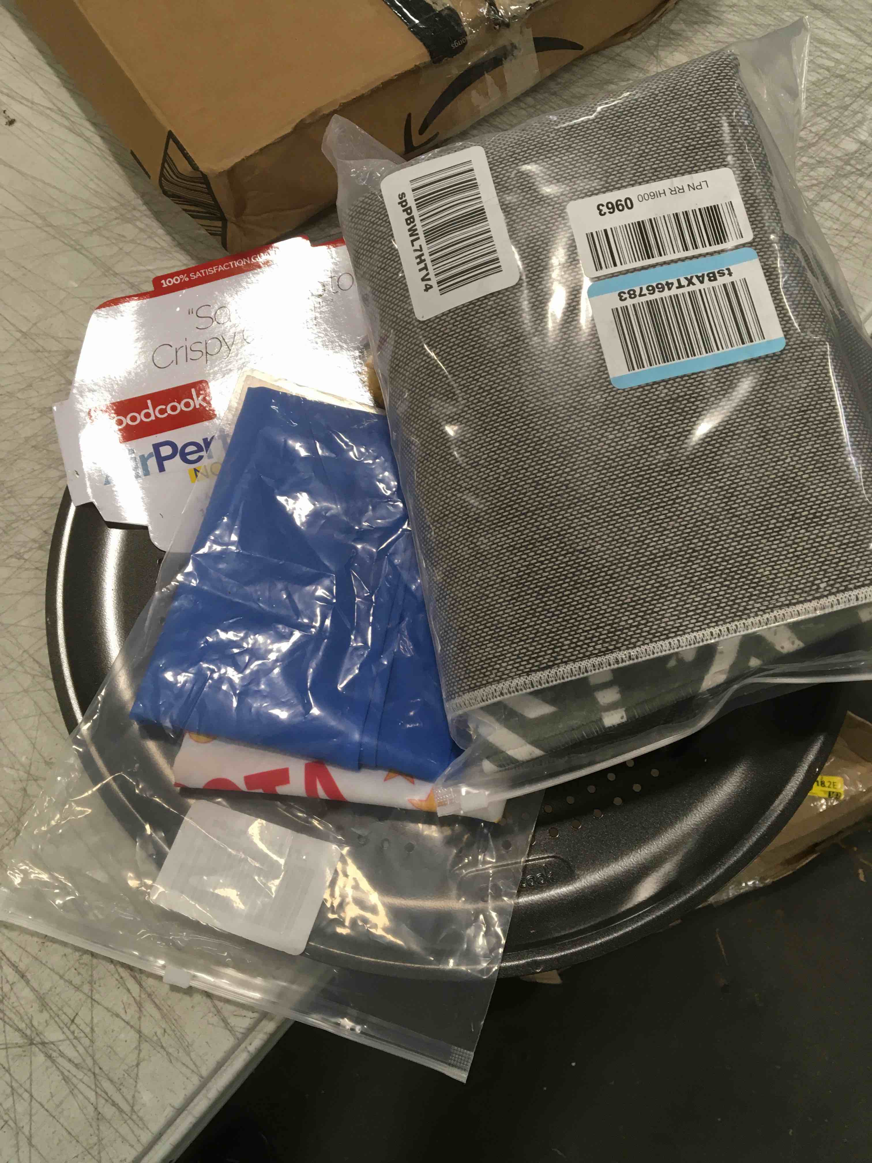 https://s3.amazonaws.com/lotting-images-prod/bidfta/BLU5755917_1706813668740.jpeg