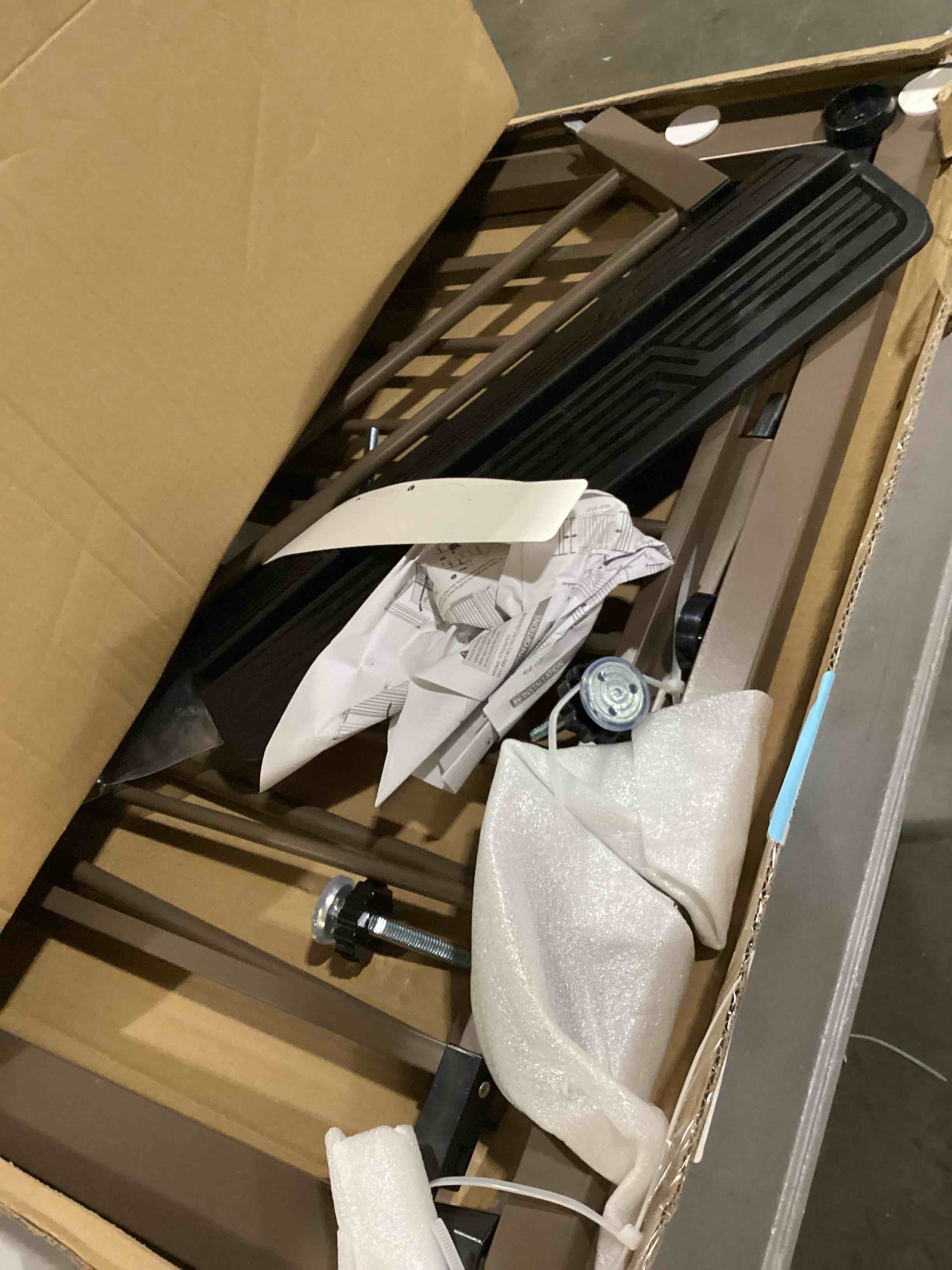 https://s3.amazonaws.com/lotting-images-prod/bidfta/BLU5756045_1709908739667.jpeg