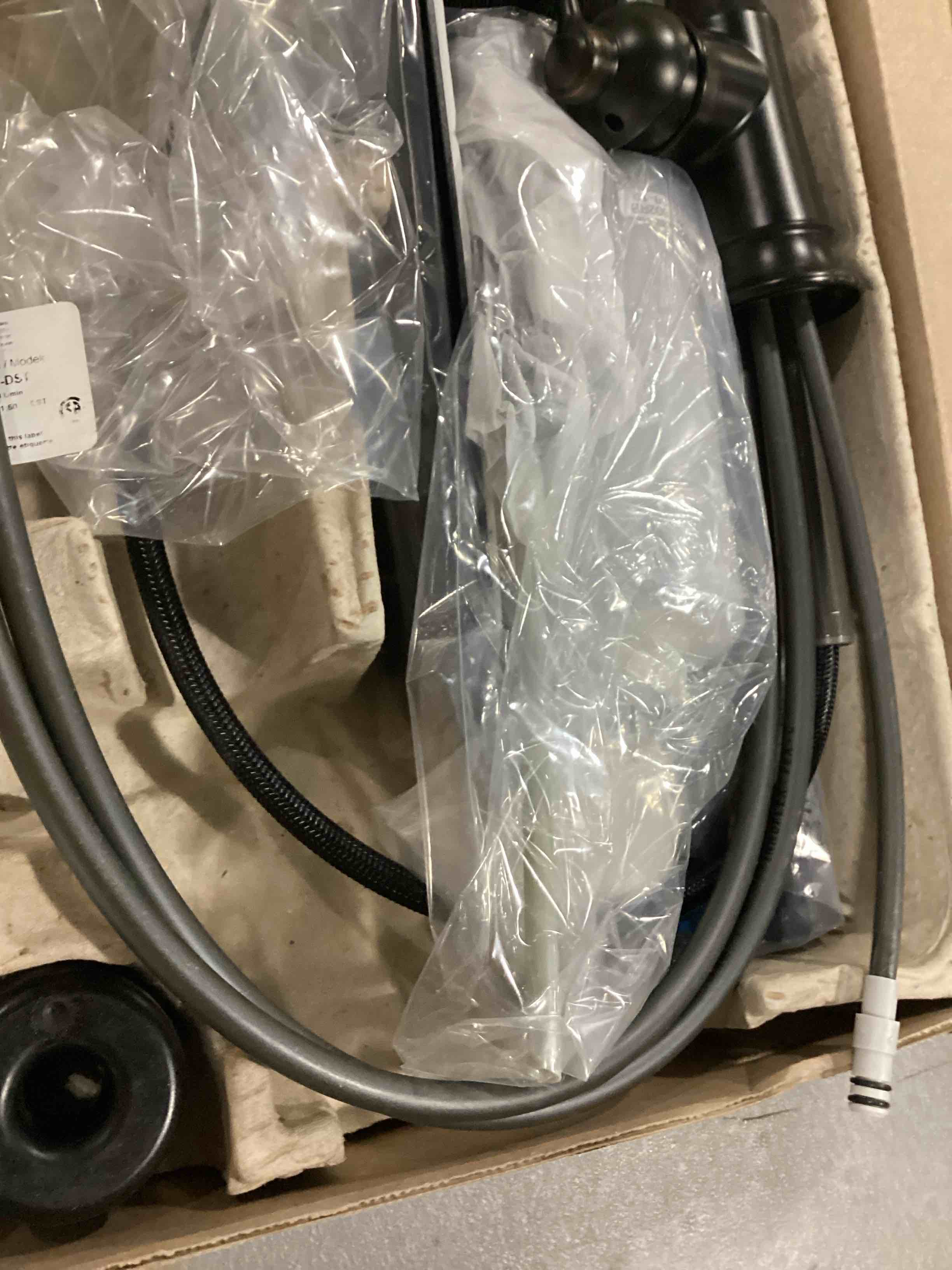 https://s3.amazonaws.com/lotting-images-prod/bidfta/BLU5756125_1709993640855.jpeg