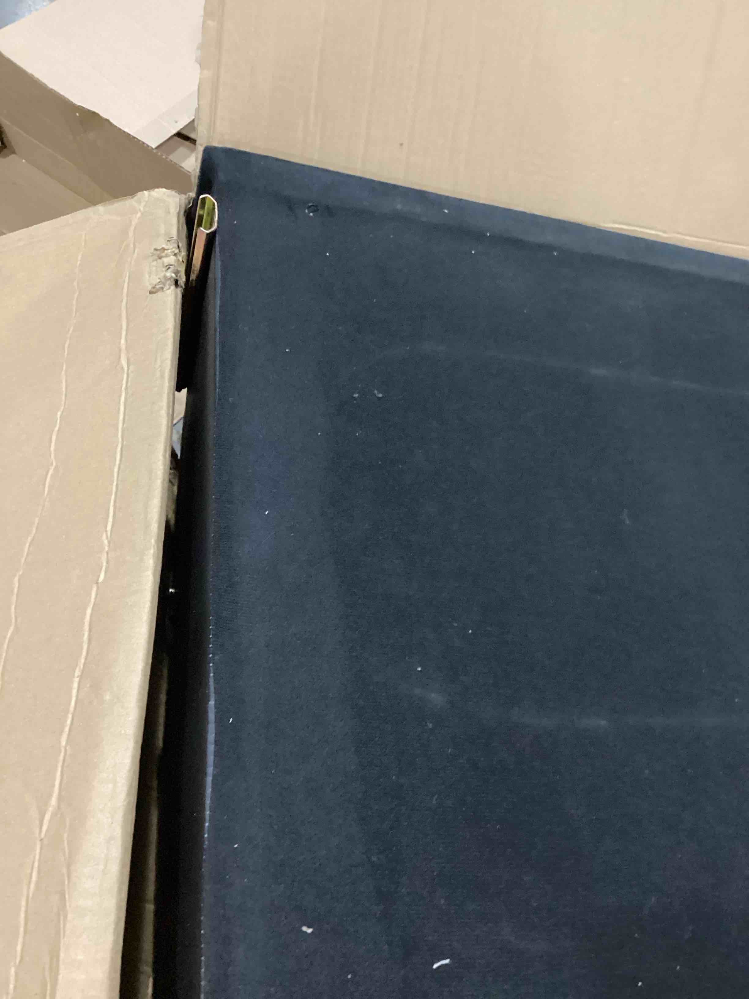 https://s3.amazonaws.com/lotting-images-prod/bidfta/BLU5756216_1710170408674.jpeg