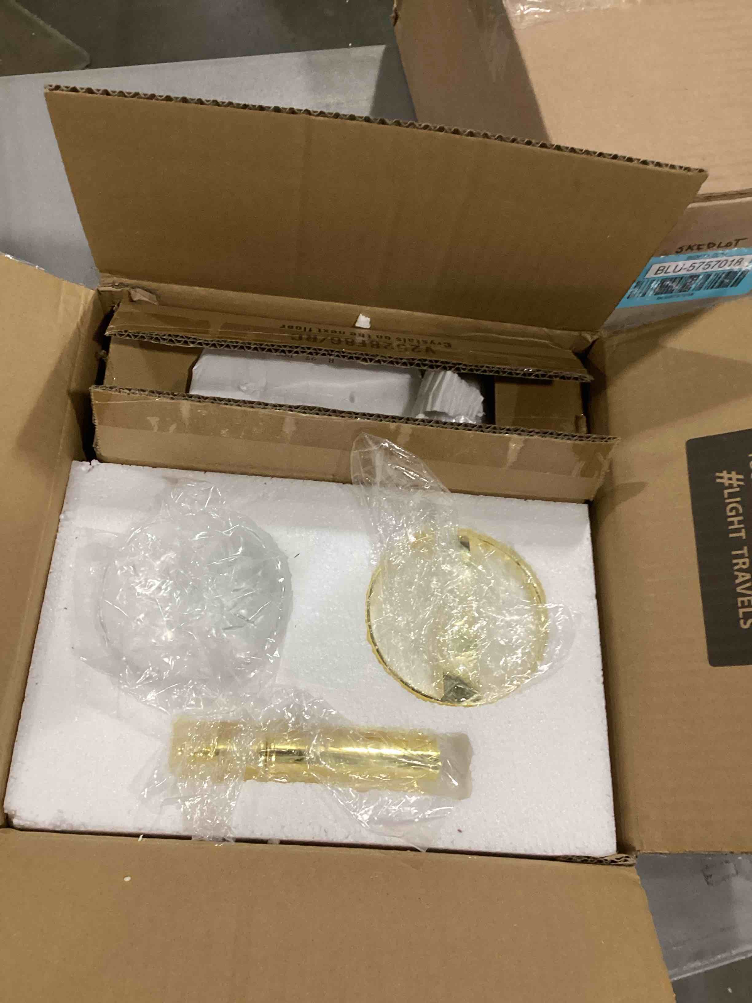 https://s3.amazonaws.com/lotting-images-prod/bidfta/BLU5757019_1711546205418.jpeg