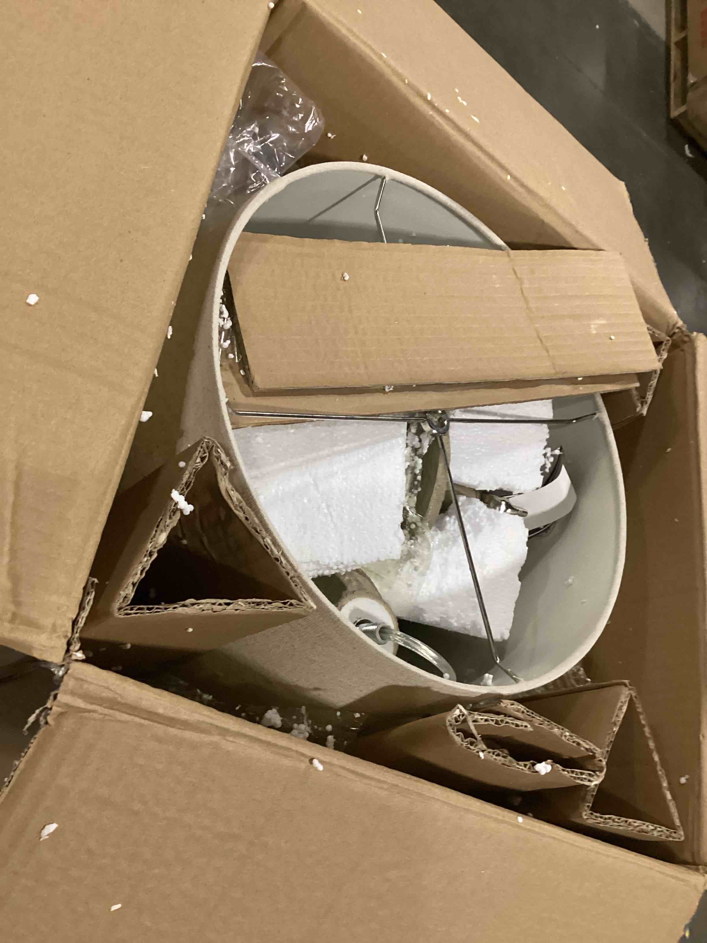 https://s3.amazonaws.com/lotting-images-prod/bidfta/BLU5757020_1711546522682.jpeg