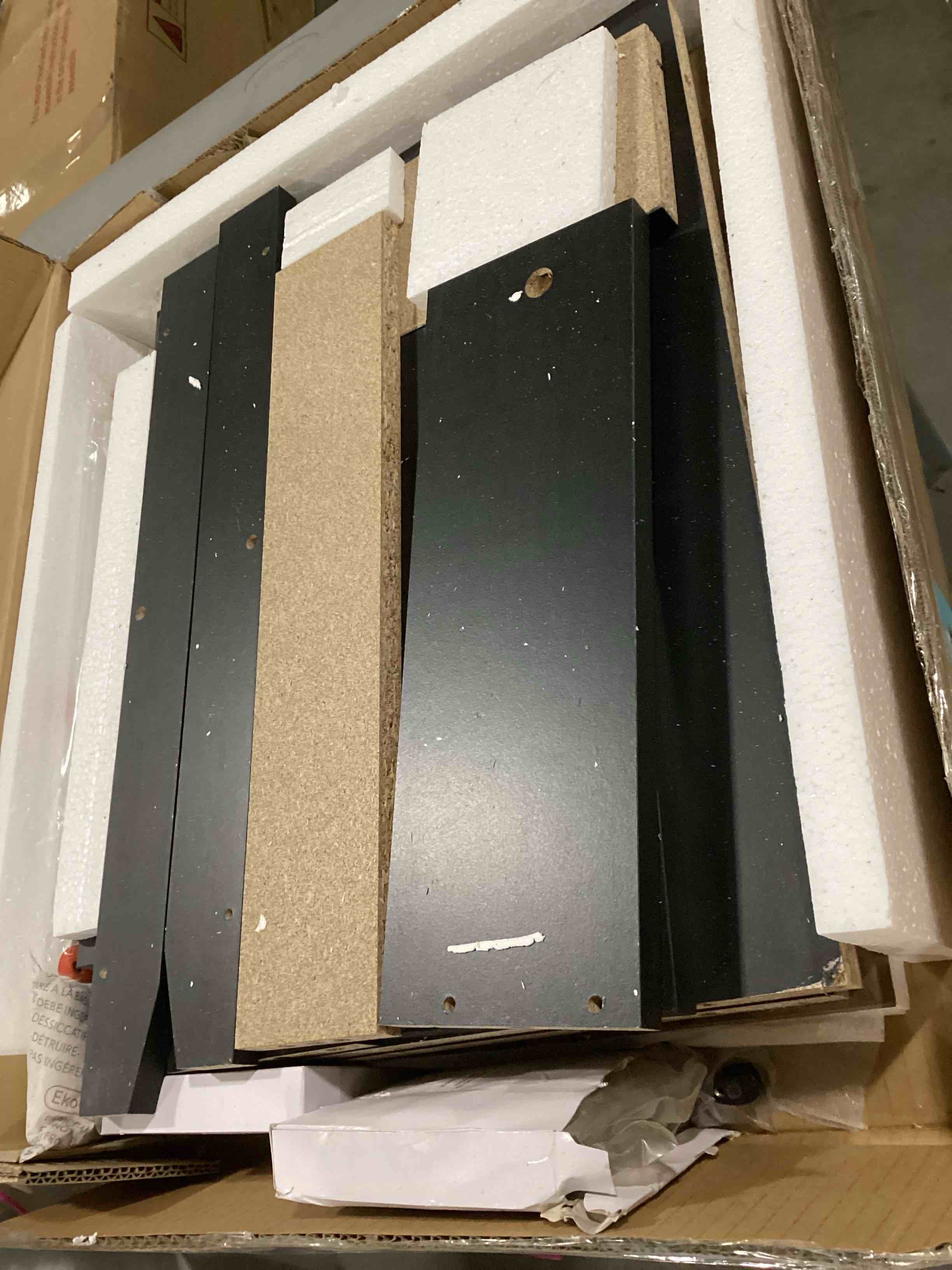 https://s3.amazonaws.com/lotting-images-prod/bidfta/BLU5757027_1711550491609.jpeg