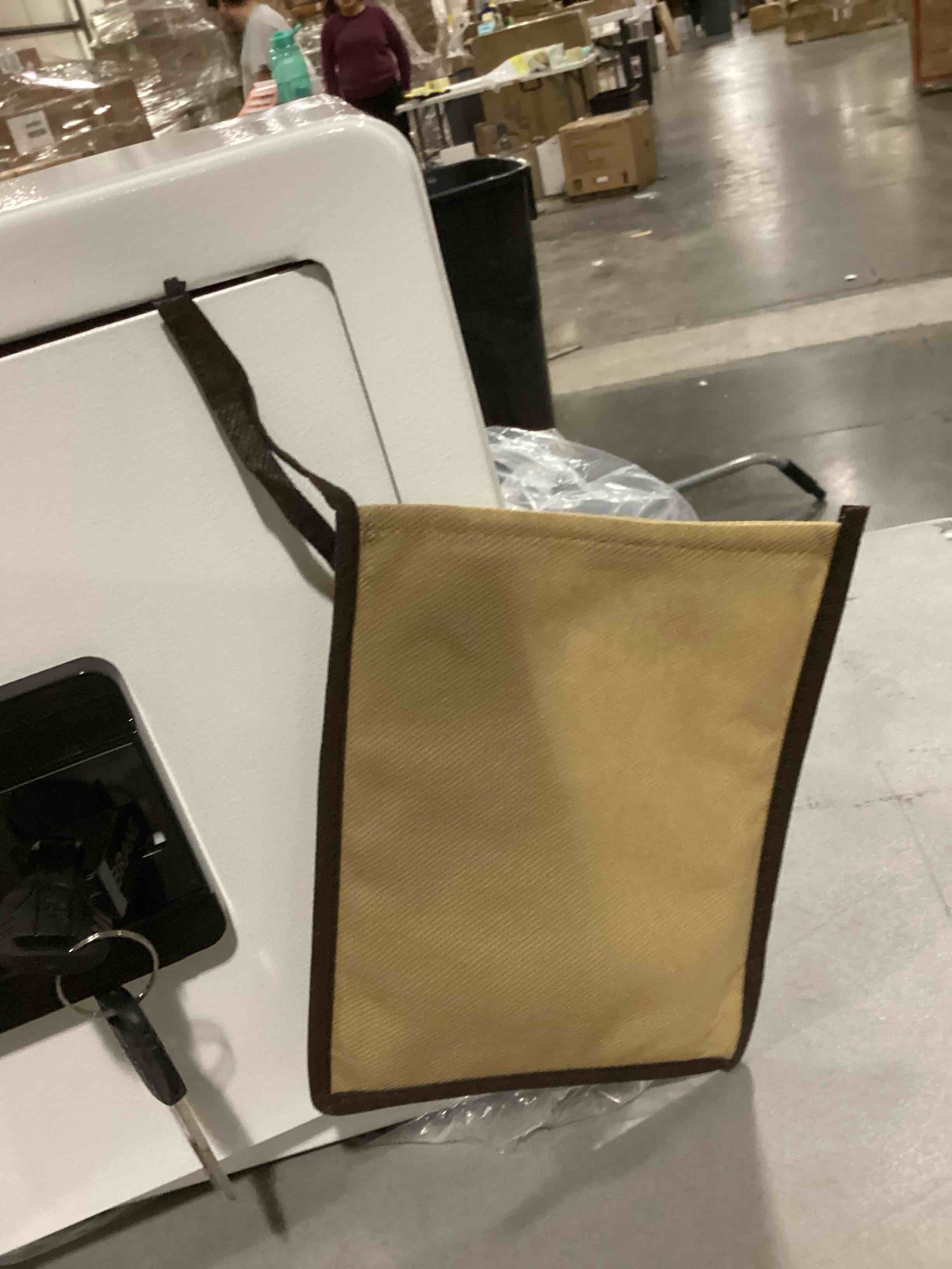 https://s3.amazonaws.com/lotting-images-prod/bidfta/BLU5757066_1711637444410.jpeg