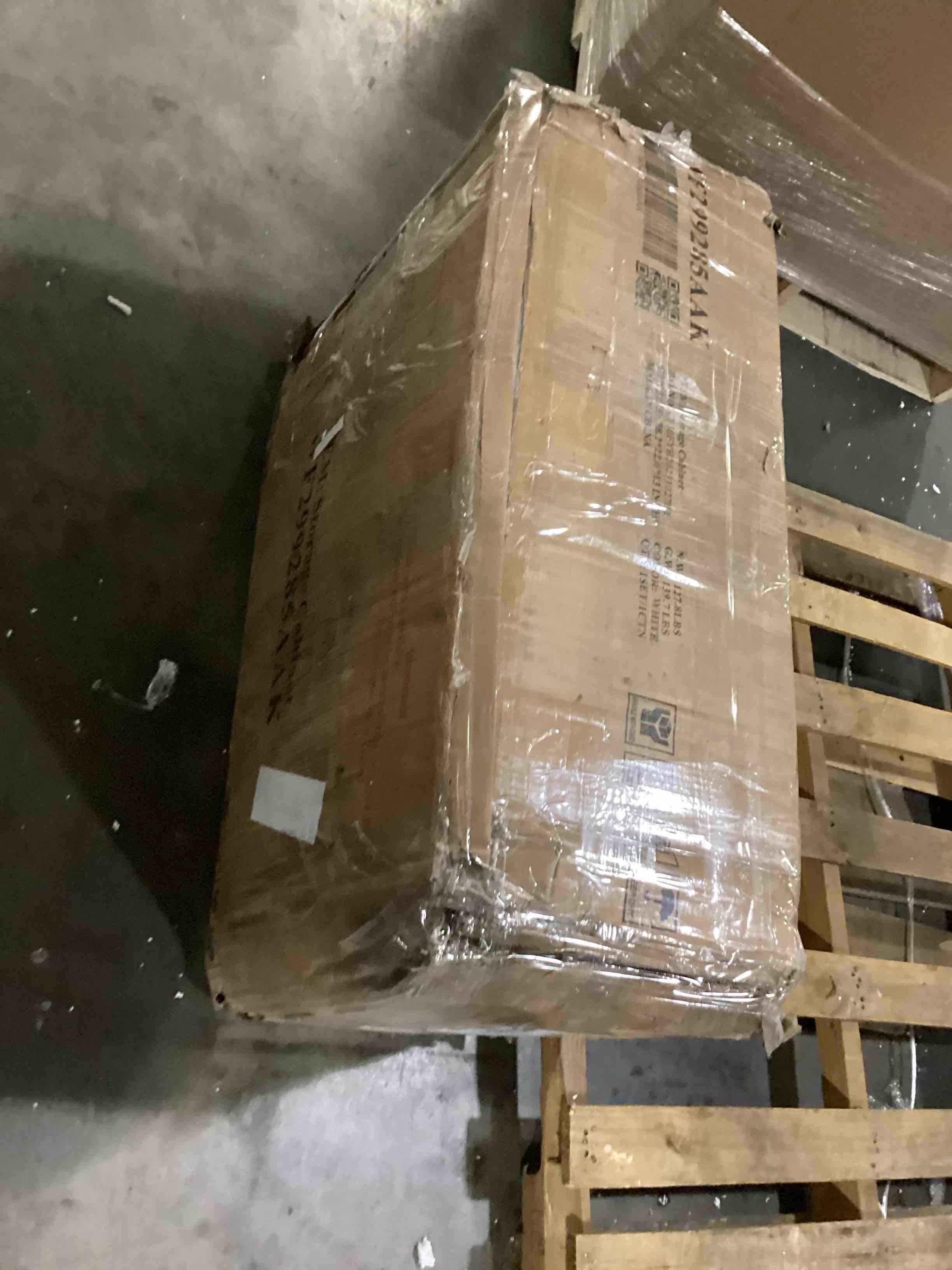 https://s3.amazonaws.com/lotting-images-prod/bidfta/BLU5757471_1715259215357.jpeg