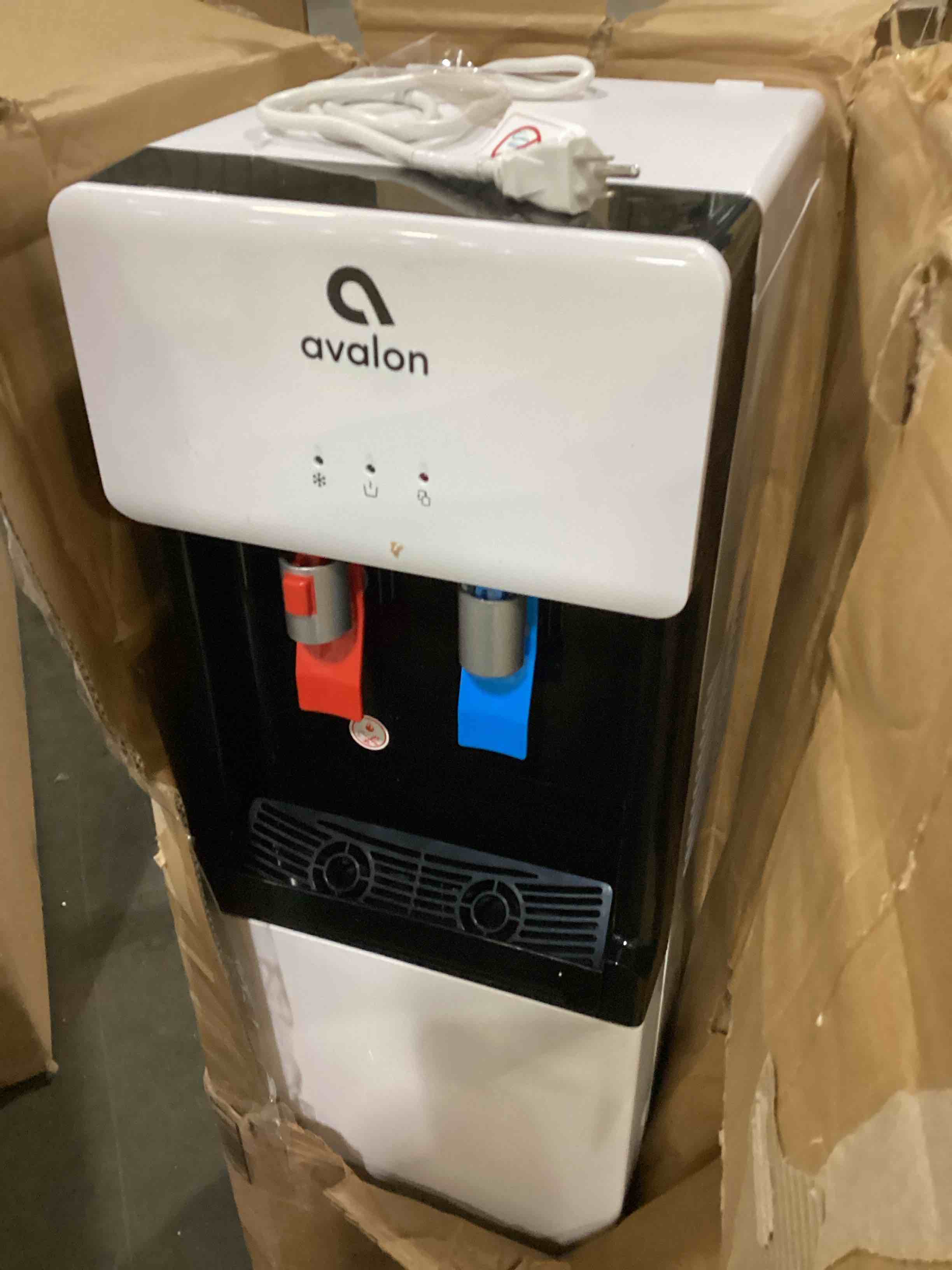 https://s3.amazonaws.com/lotting-images-prod/bidfta/BLU5757609_1715366370043.jpeg