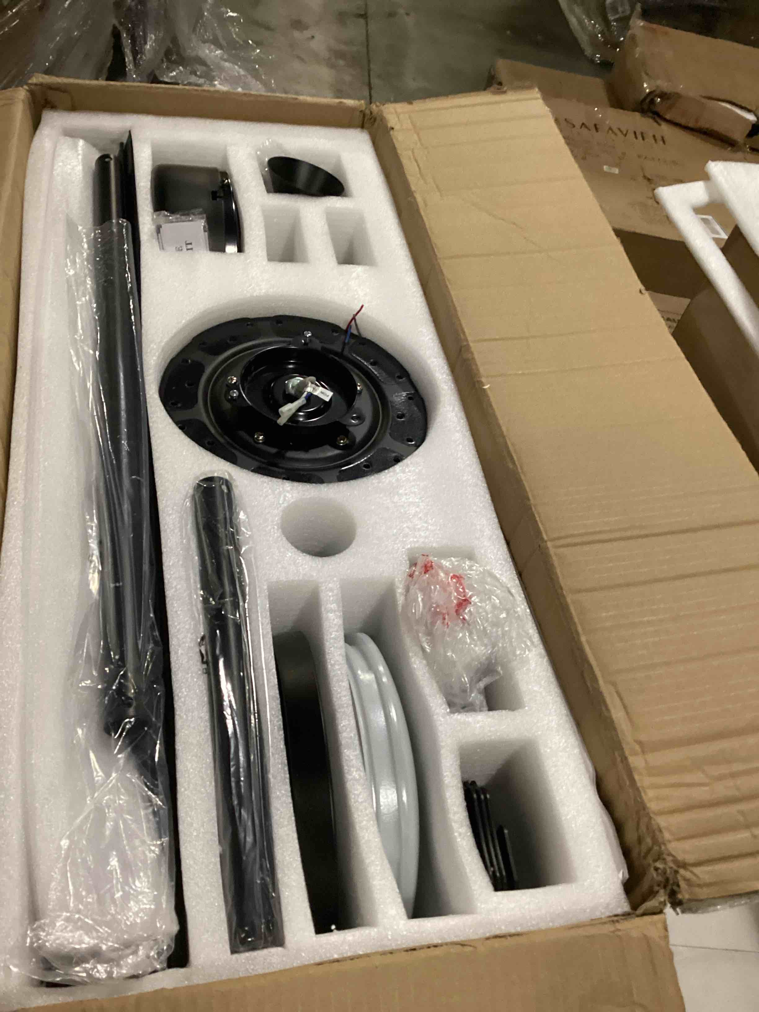 https://s3.amazonaws.com/lotting-images-prod/bidfta/BLU5757810_1716037107820.jpeg