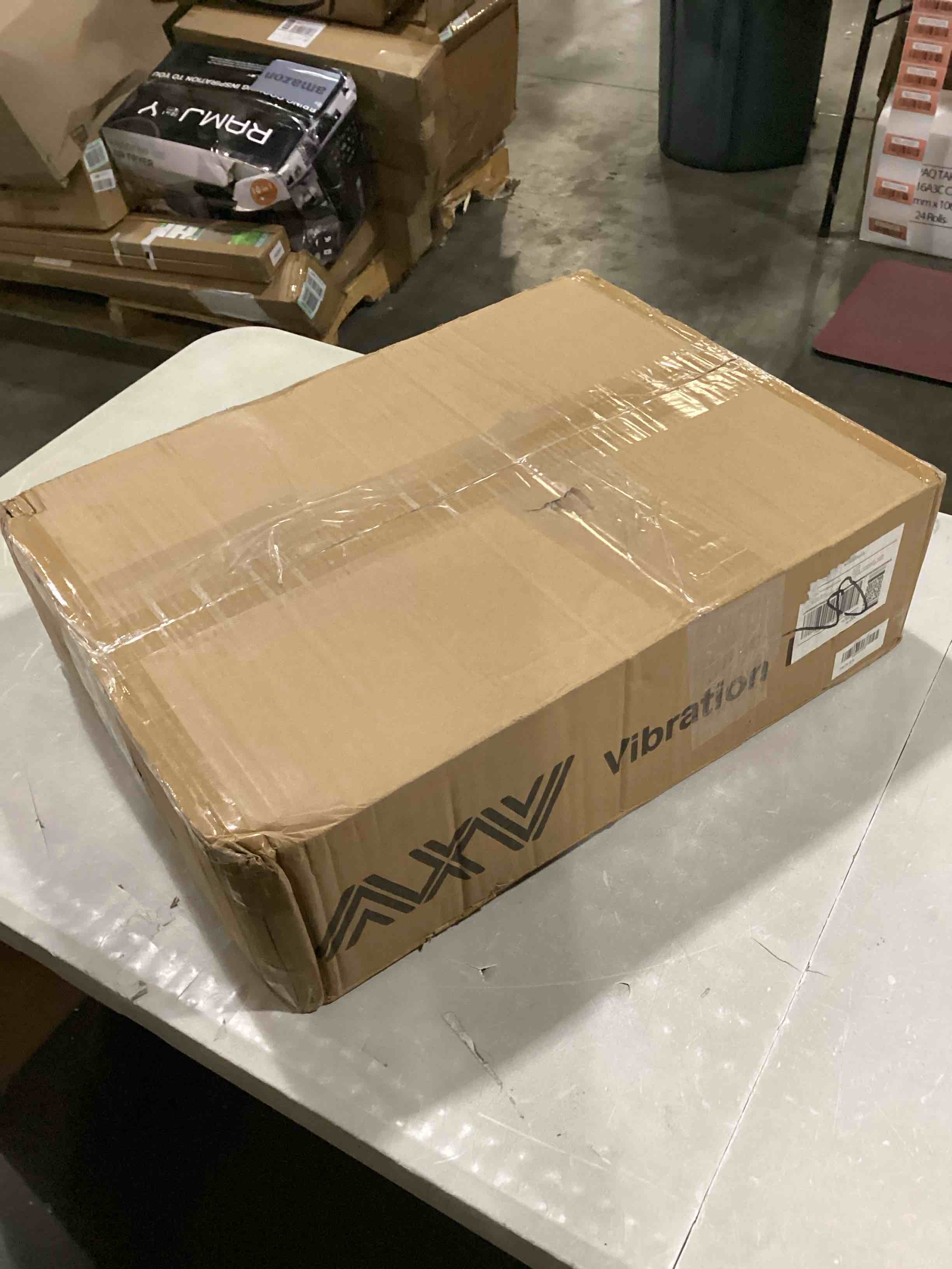 https://s3.amazonaws.com/lotting-images-prod/bidfta/BLU5757884_1716057534082.jpeg