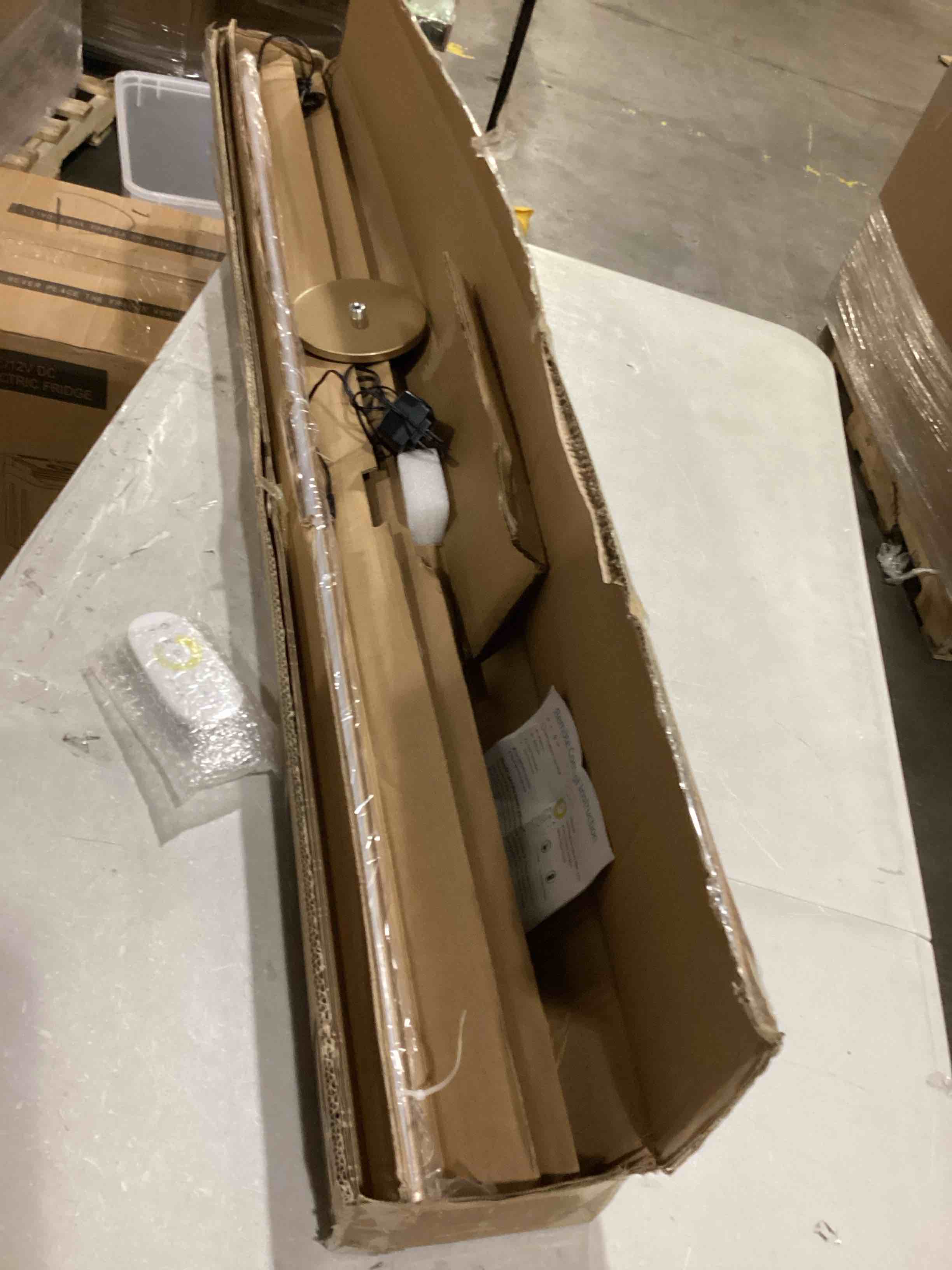 https://s3.amazonaws.com/lotting-images-prod/bidfta/BLU5758308_1717082239897.jpeg