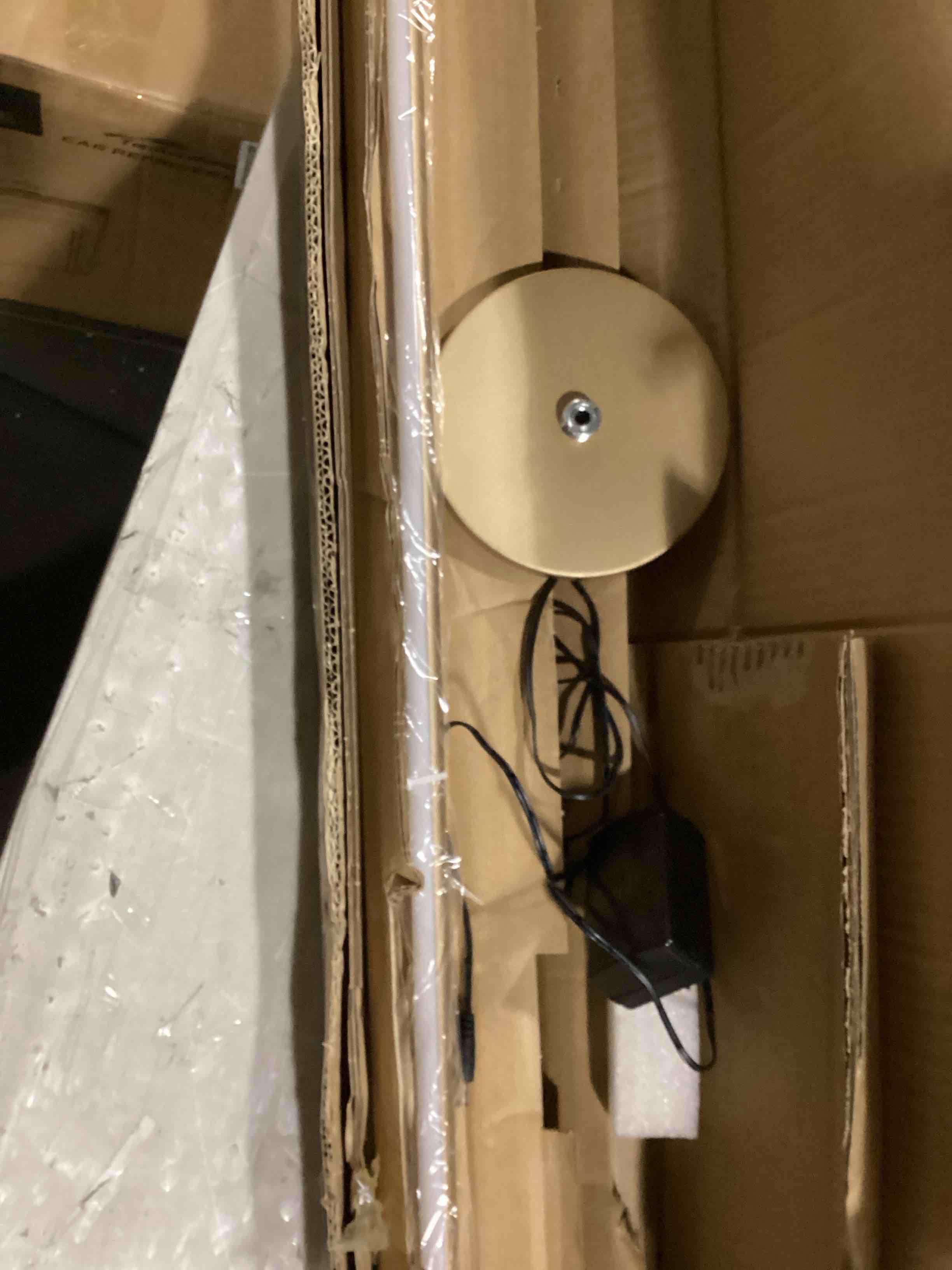 https://s3.amazonaws.com/lotting-images-prod/bidfta/BLU5758308_1717082253813.jpeg