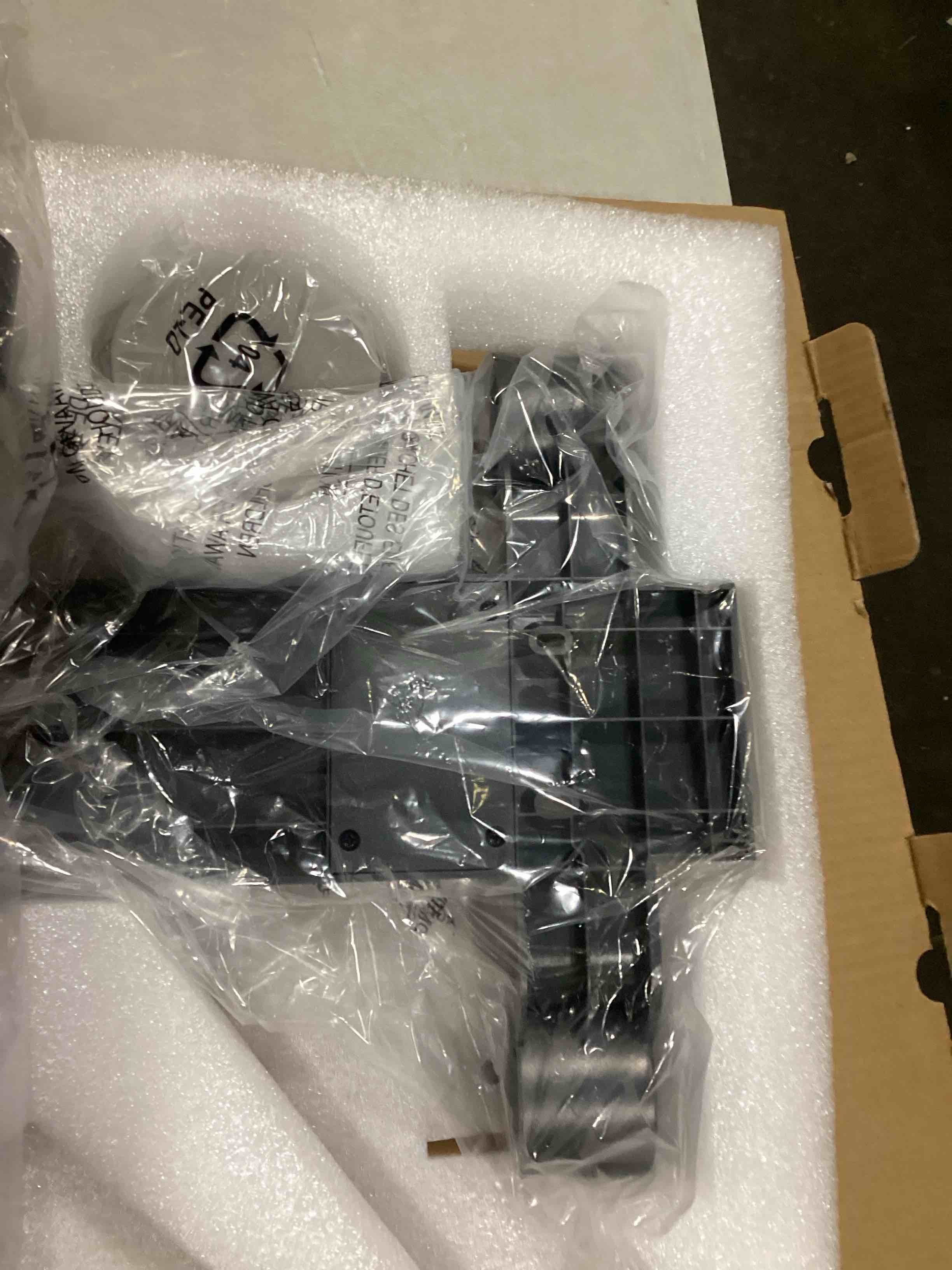https://s3.amazonaws.com/lotting-images-prod/bidfta/BLU5758572_1717418726466.jpeg