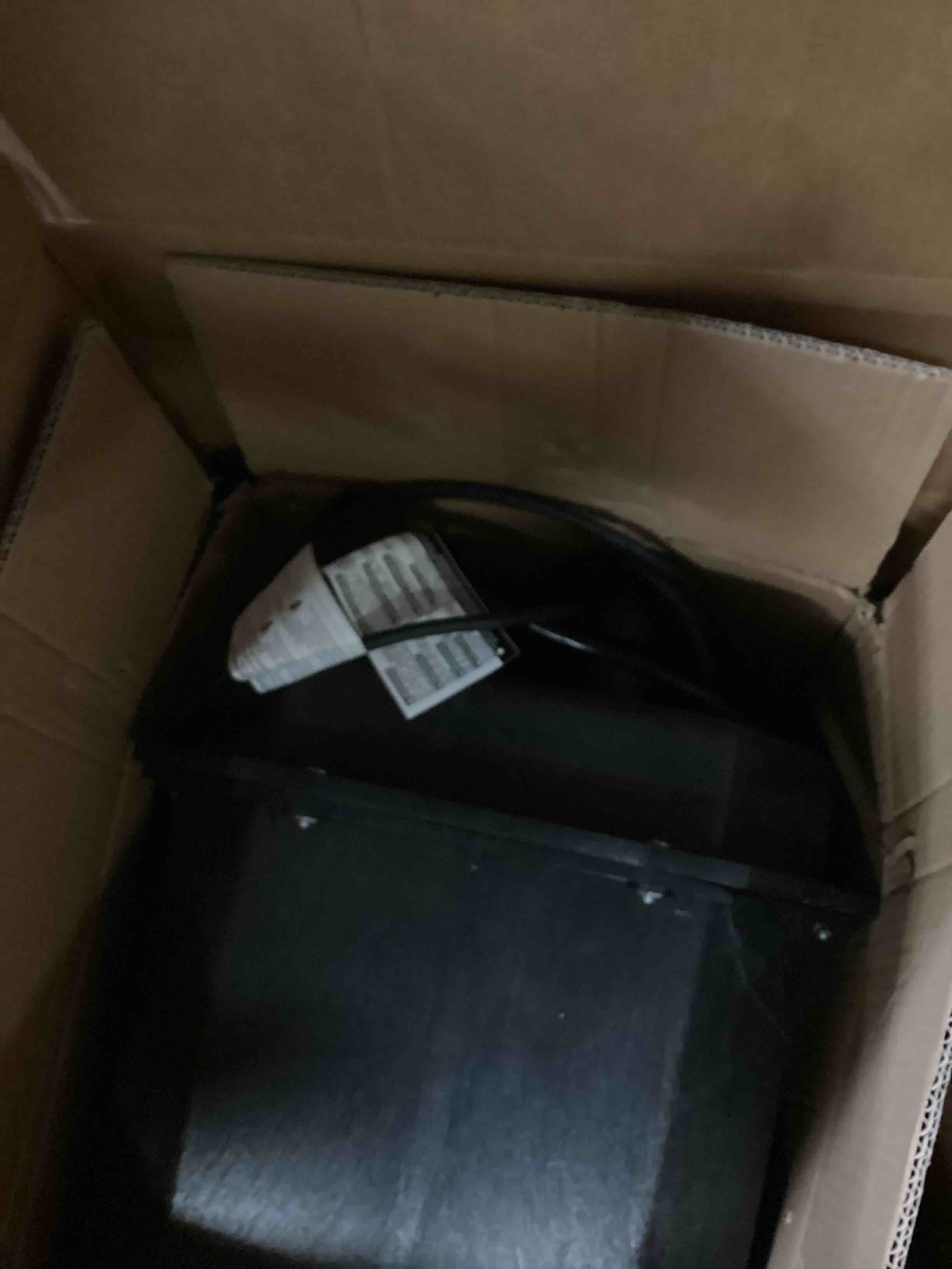 https://s3.amazonaws.com/lotting-images-prod/bidfta/BLU5759309_1715945904178.jpeg